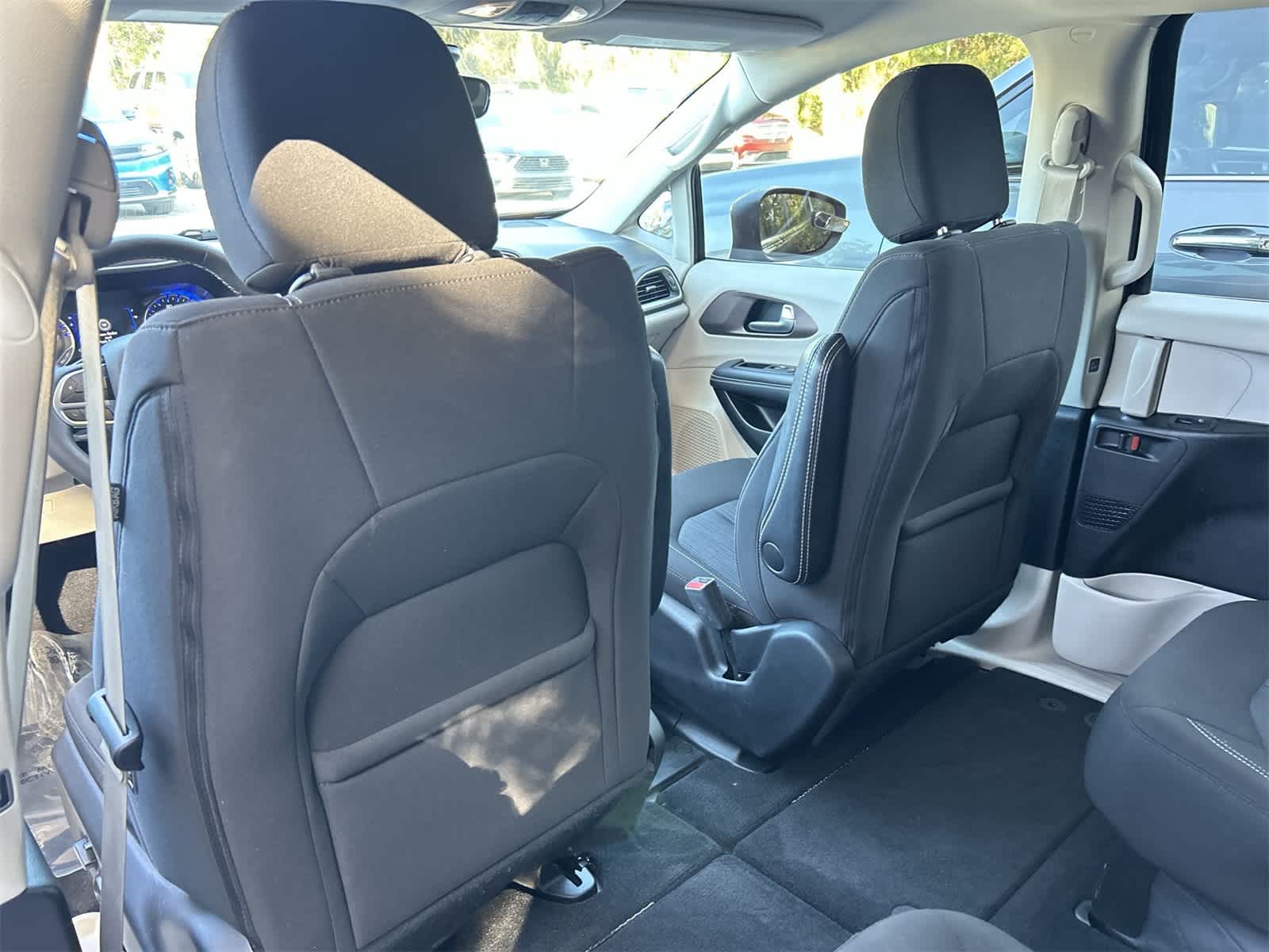 Thumbnail: 2024 Chrysler Voyager - 12