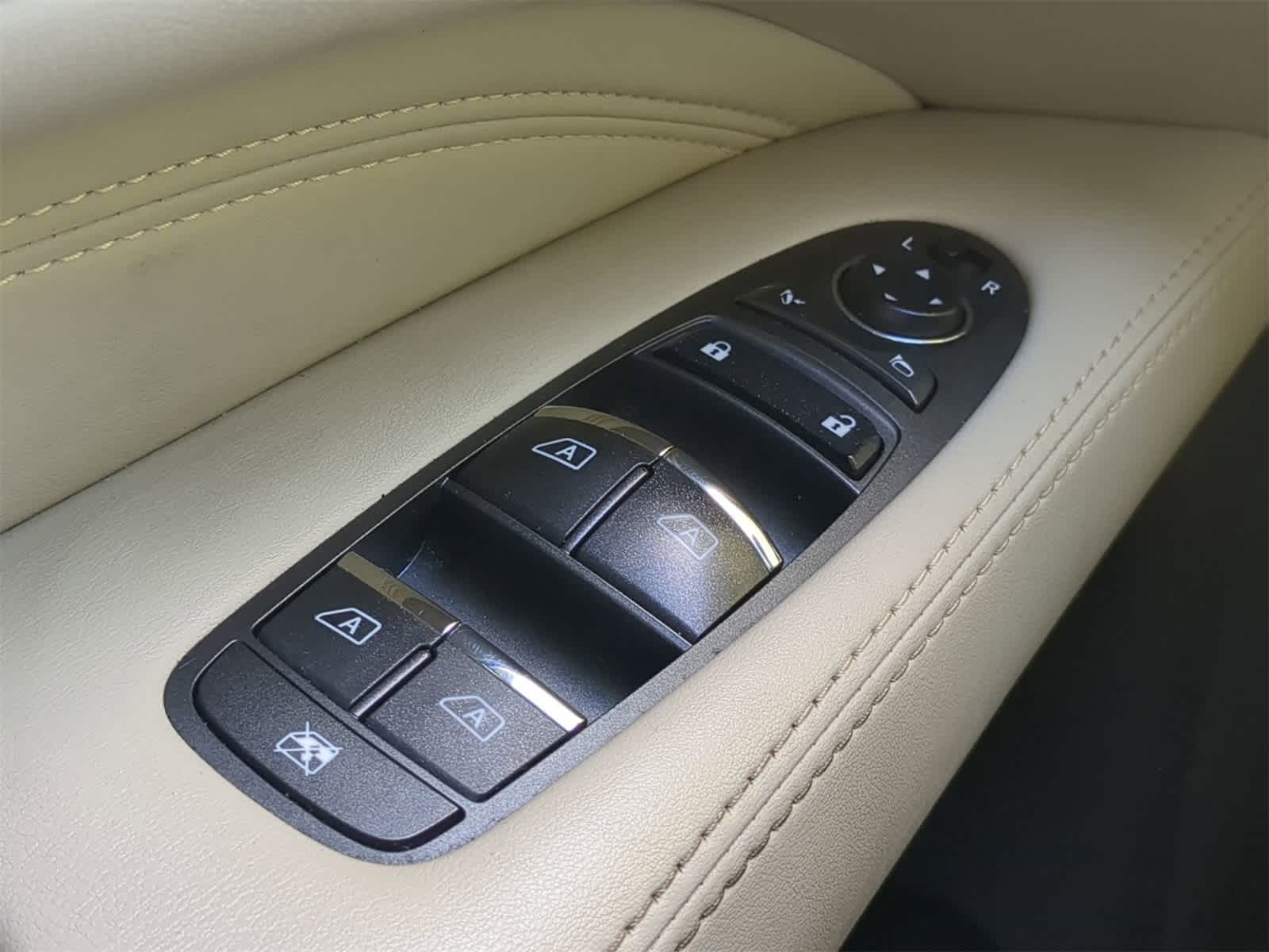 Thumbnail: 2016 INFINITI QX60 - 23