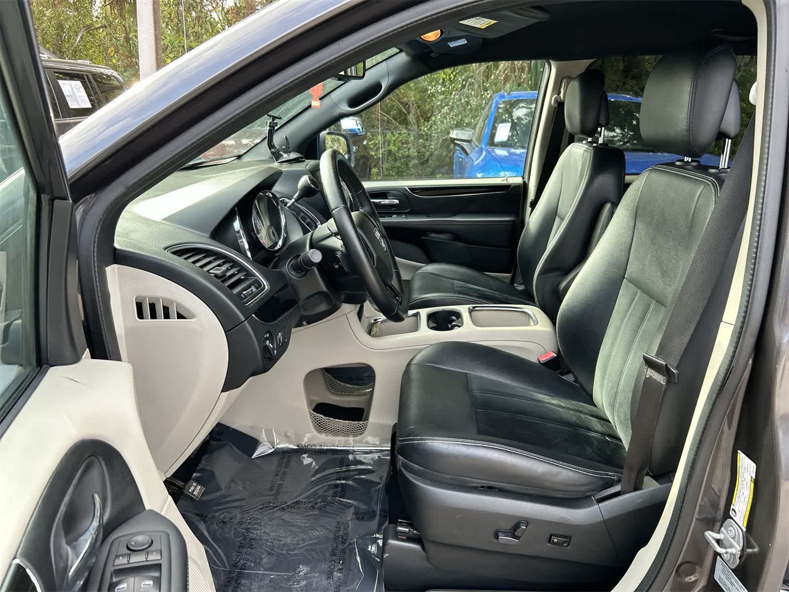 Thumbnail: 2017 Dodge Grand Caravan - 11