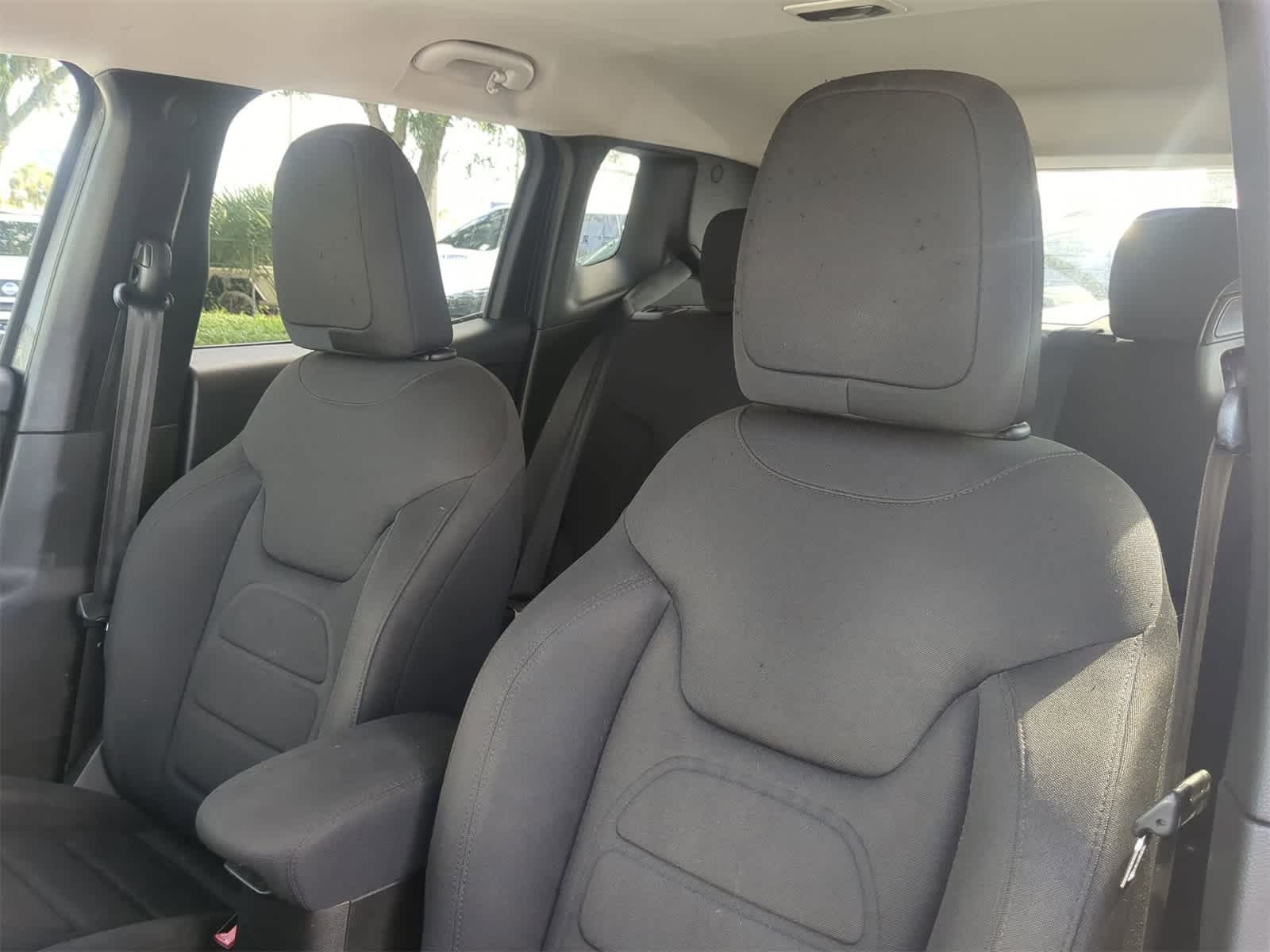 Thumbnail: 2021 Jeep Renegade - 8