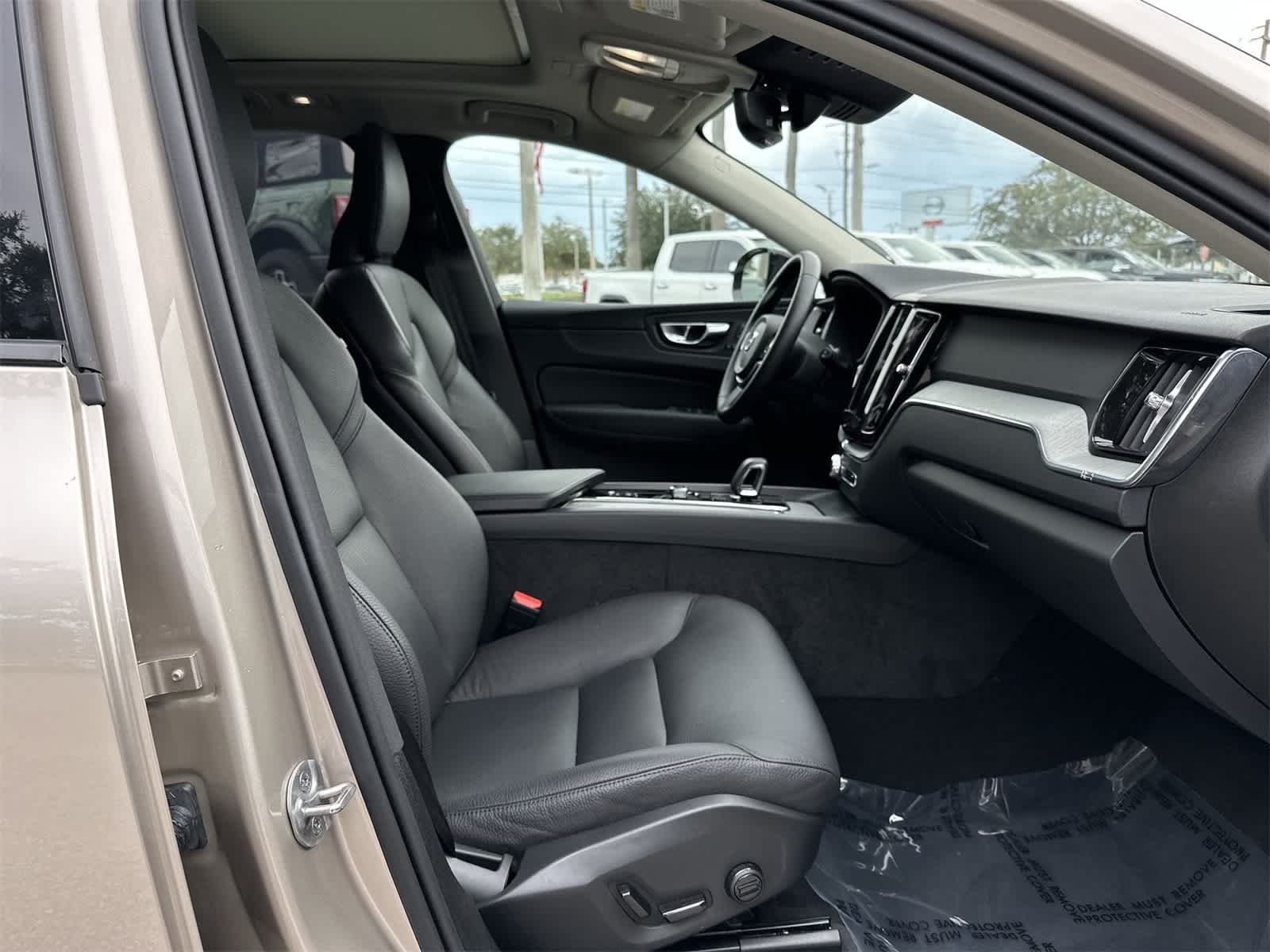 Thumbnail: 2025 Volvo XC60 - 20