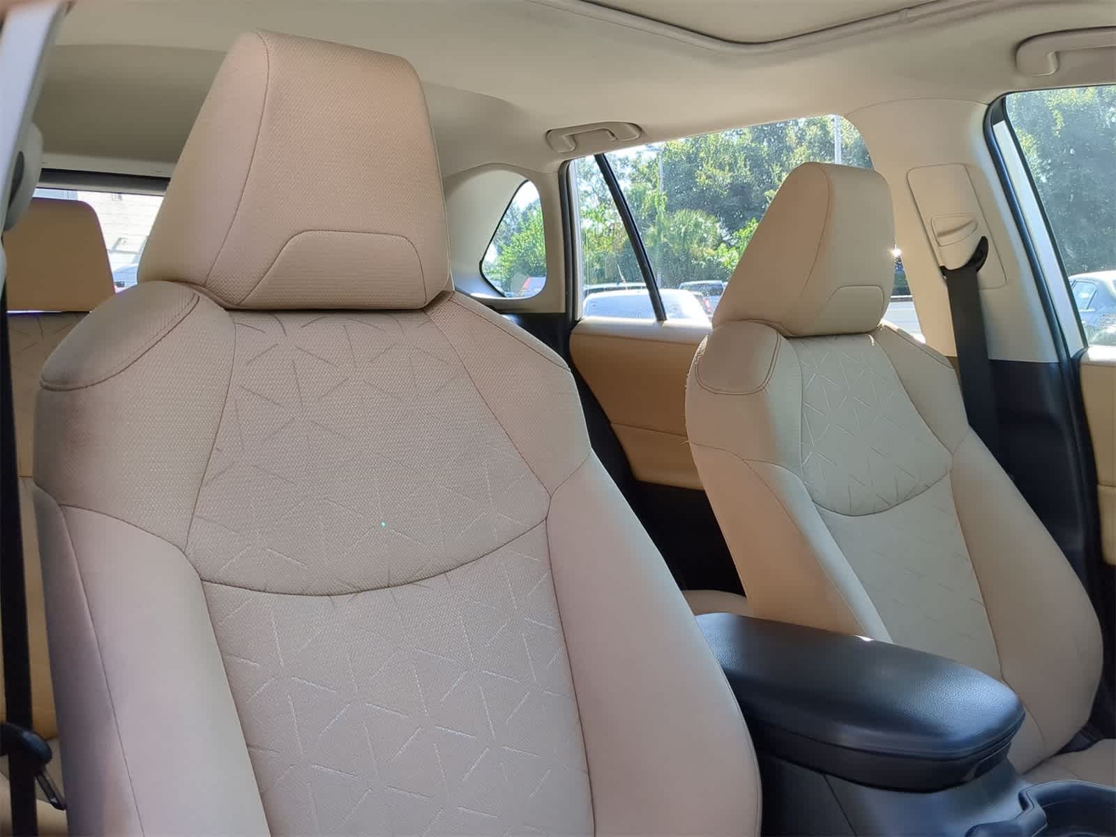 Thumbnail: 2021 Toyota RAV4 - 7