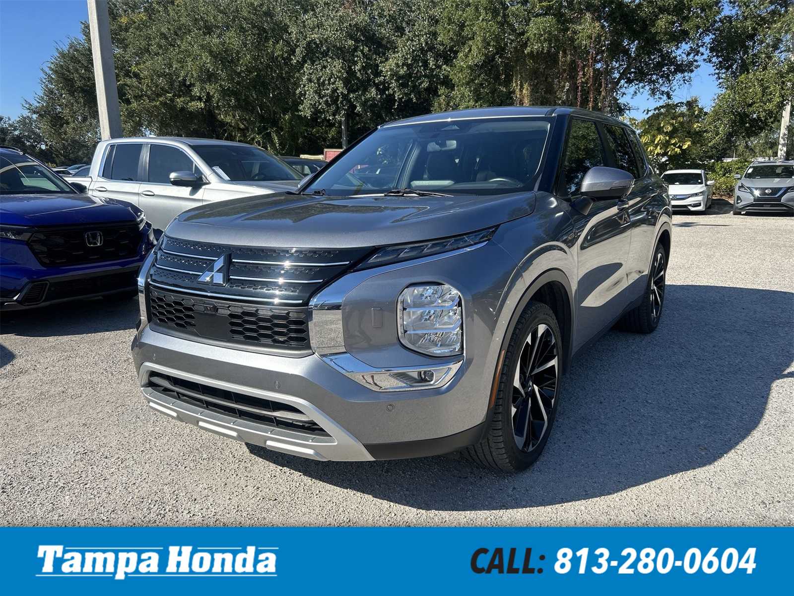 2024 Mitsubishi Outlander SE's photo