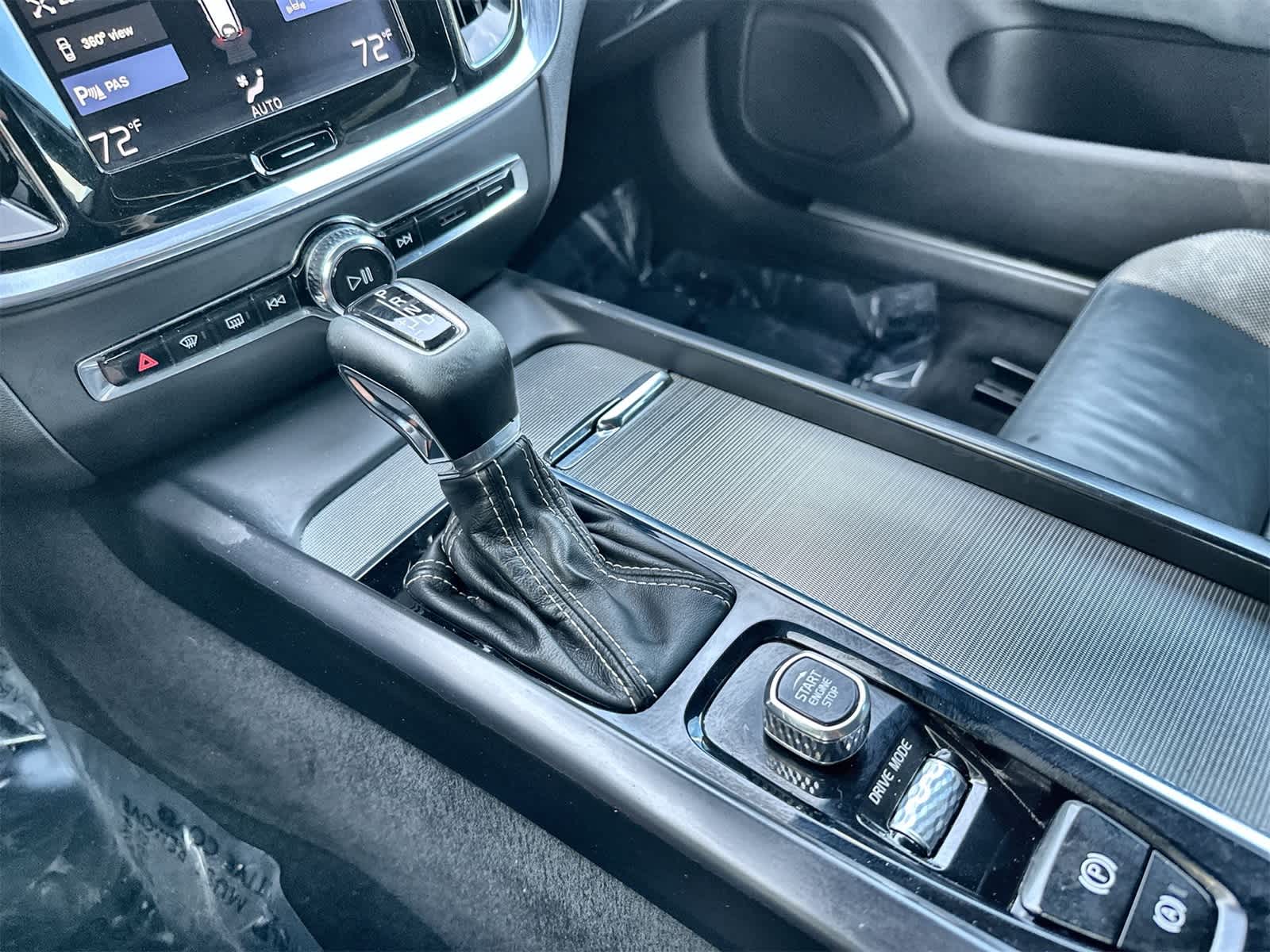 Thumbnail: 2020 Volvo V60 - 17