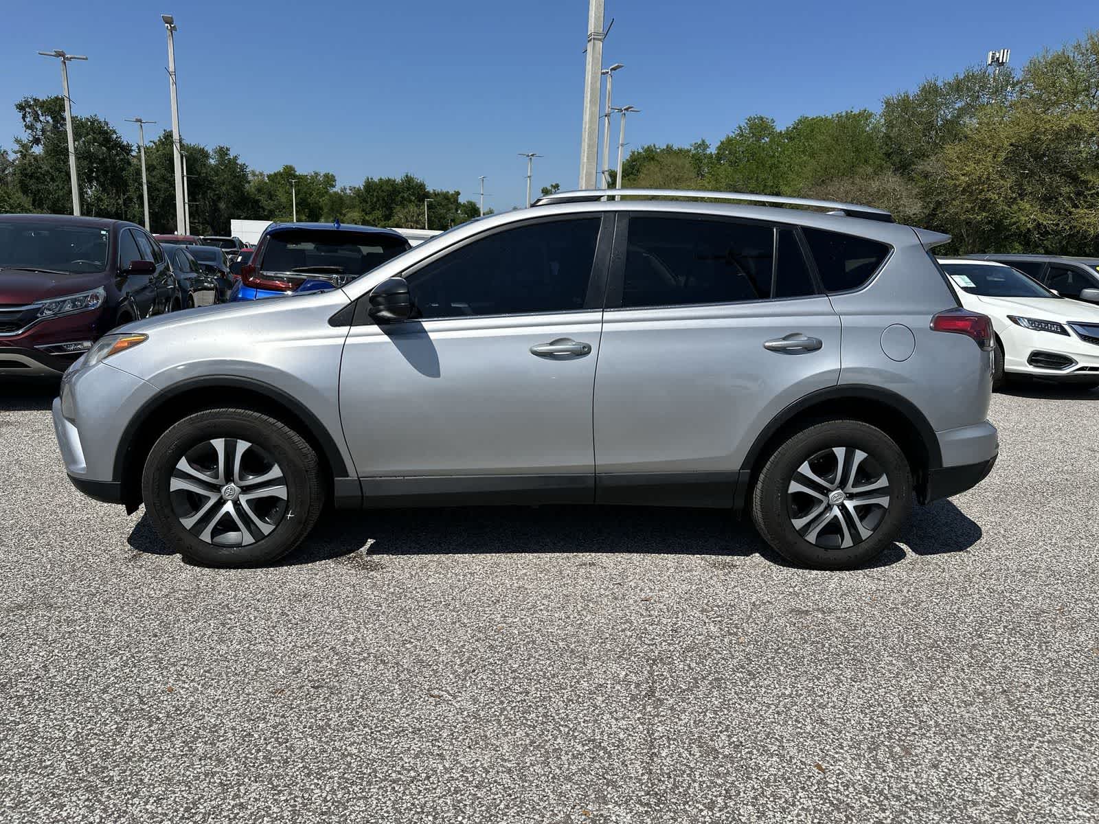 Thumbnail: 2016 Toyota RAV4 - 4