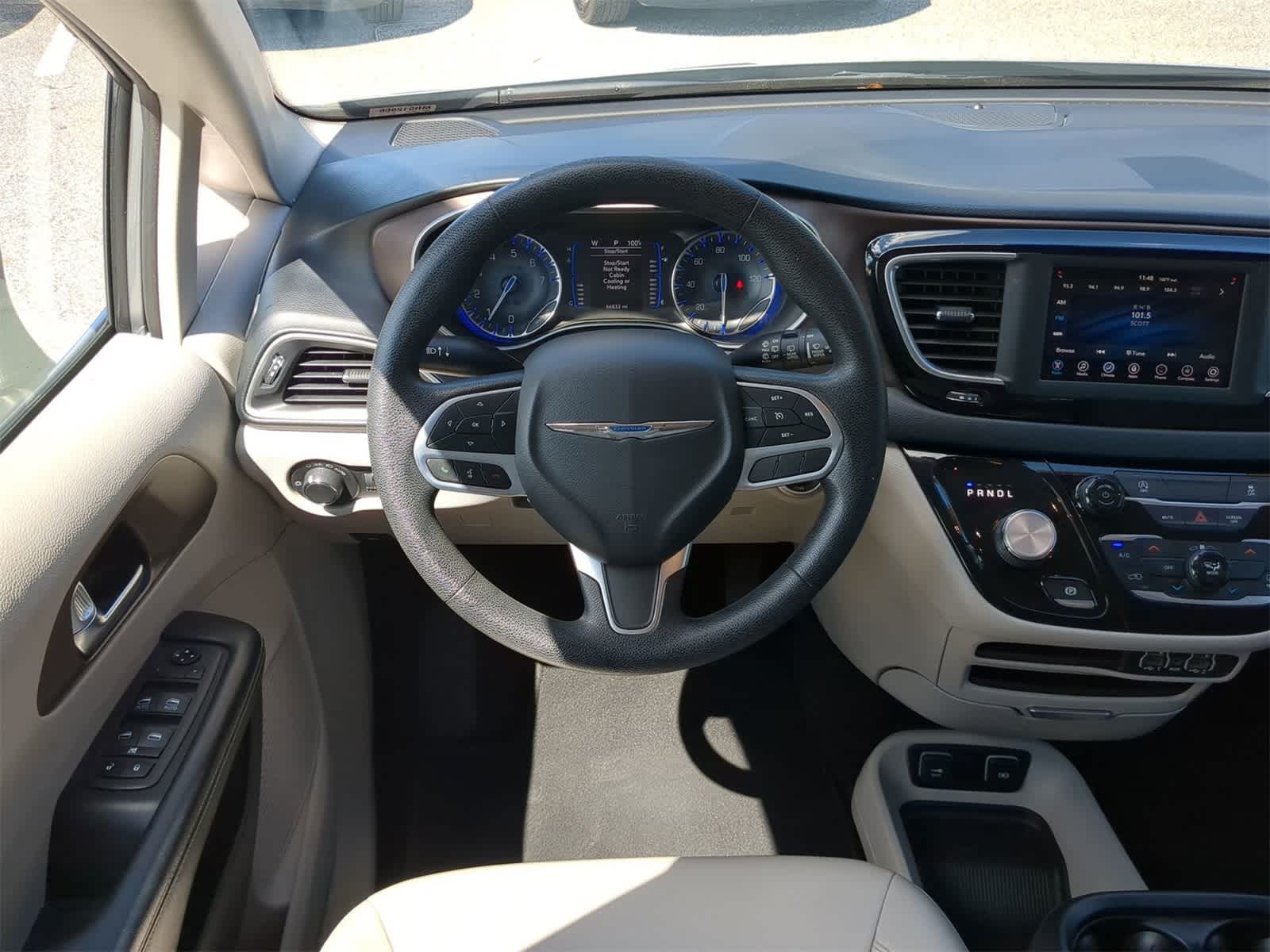 Thumbnail: 2021 Chrysler Voyager - 15