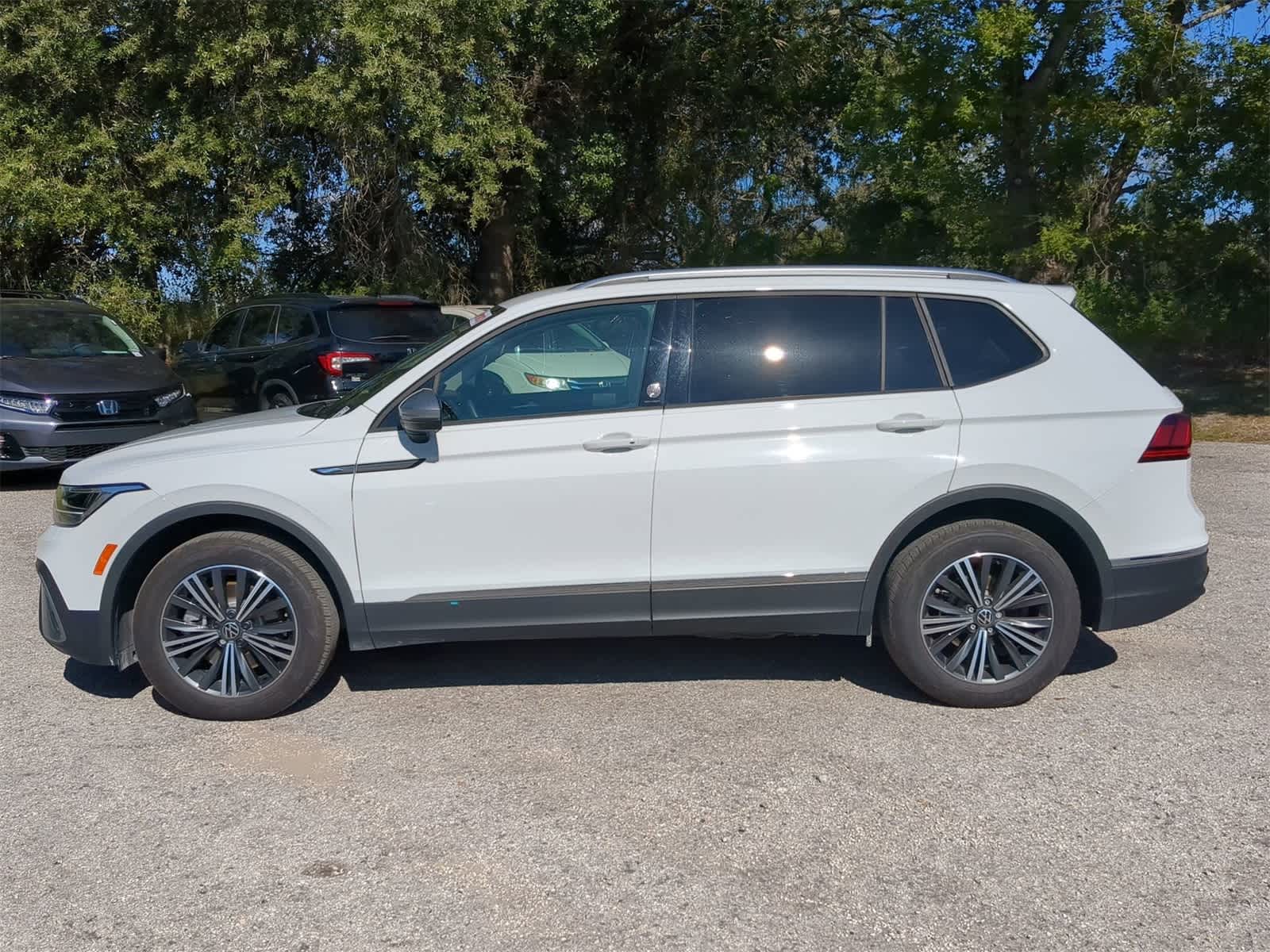 Thumbnail: 2024 Volkswagen Tiguan - 3