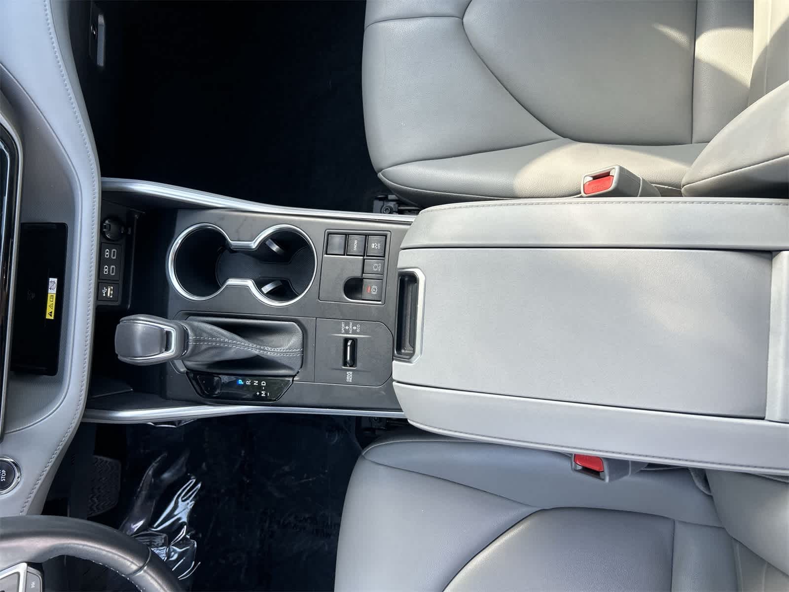 Thumbnail: 2023 Toyota Highlander - 16