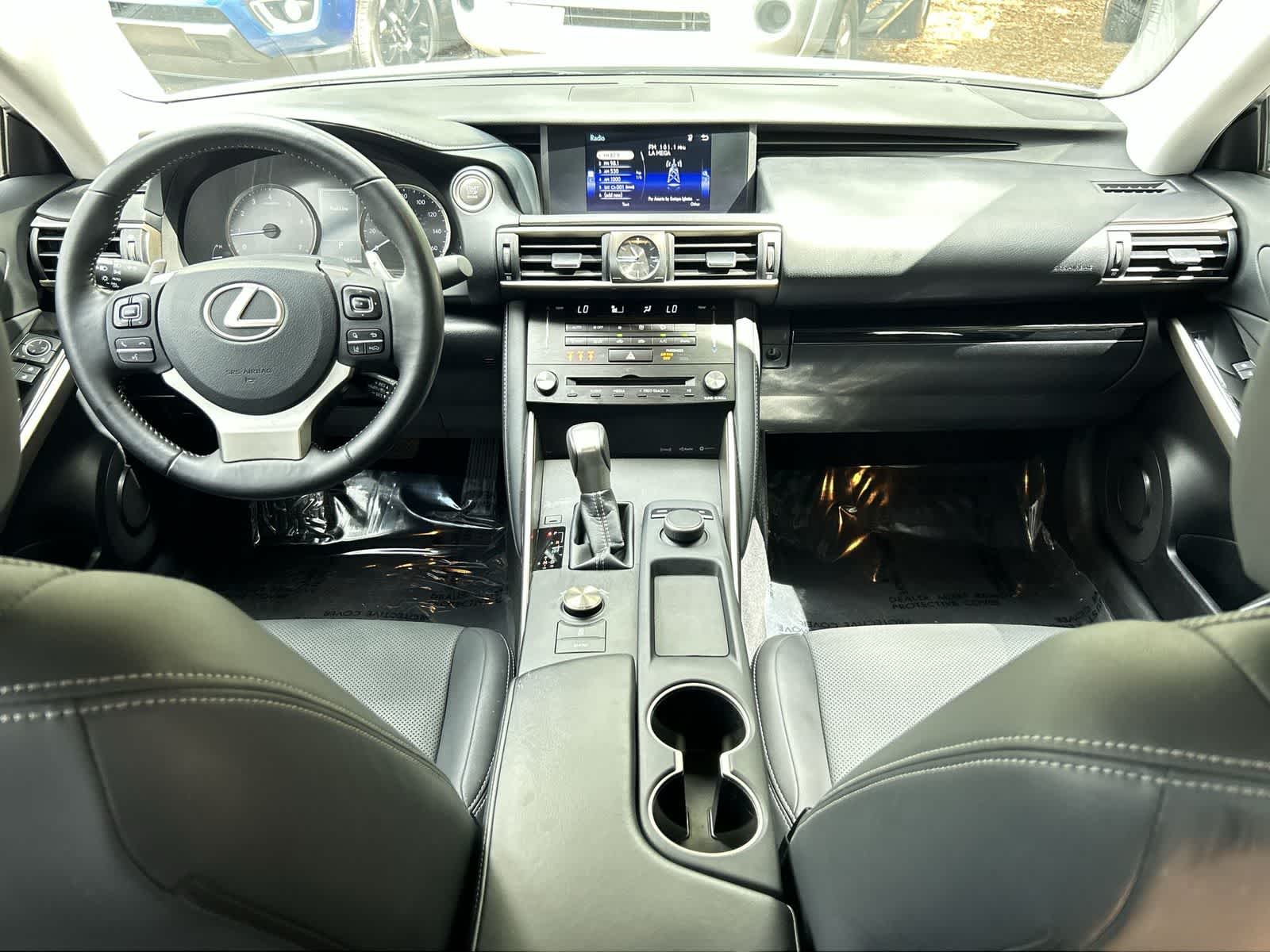 Thumbnail: 2018 Lexus IS - 15