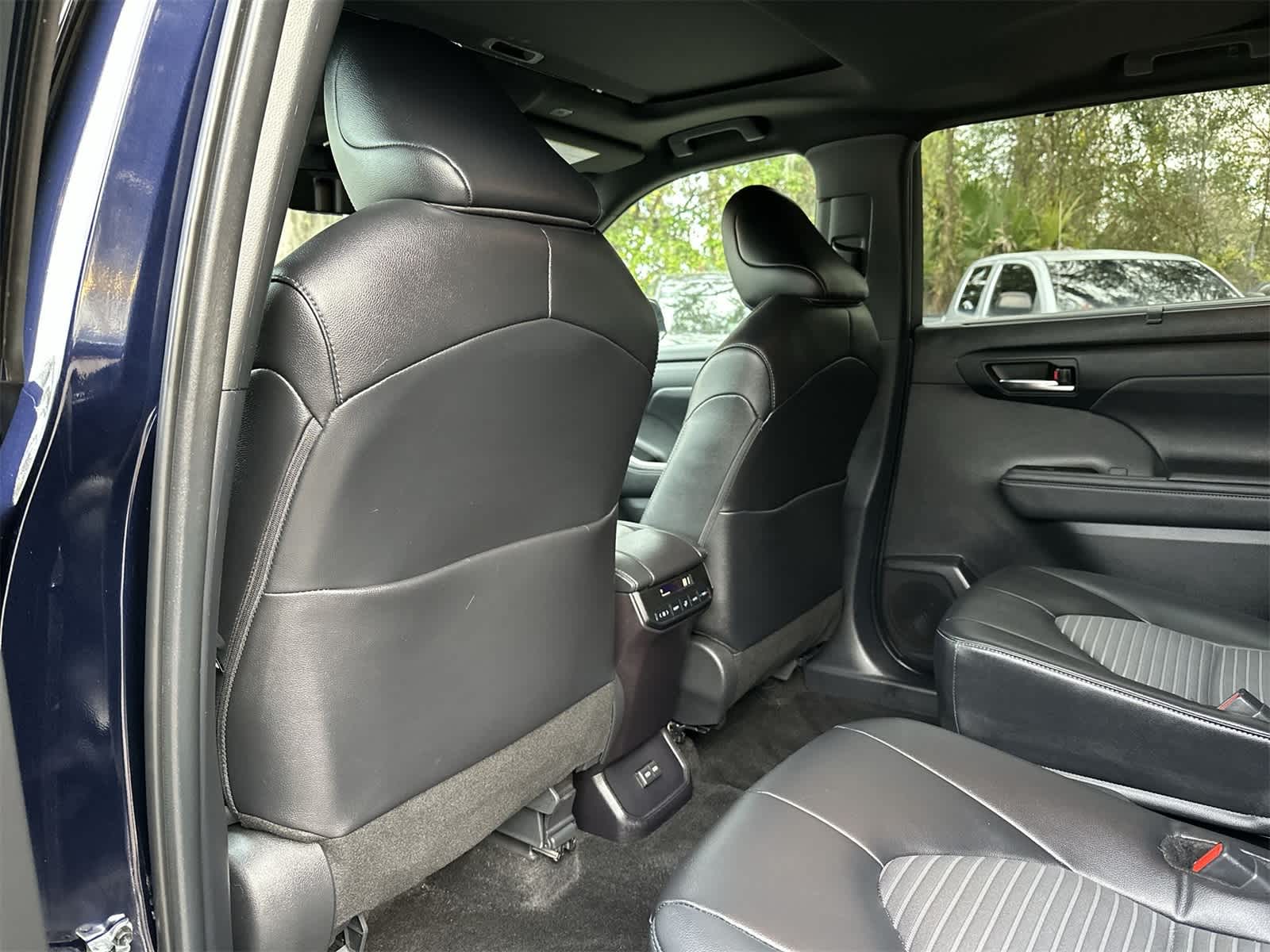 Thumbnail: 2024 Toyota Highlander - 12