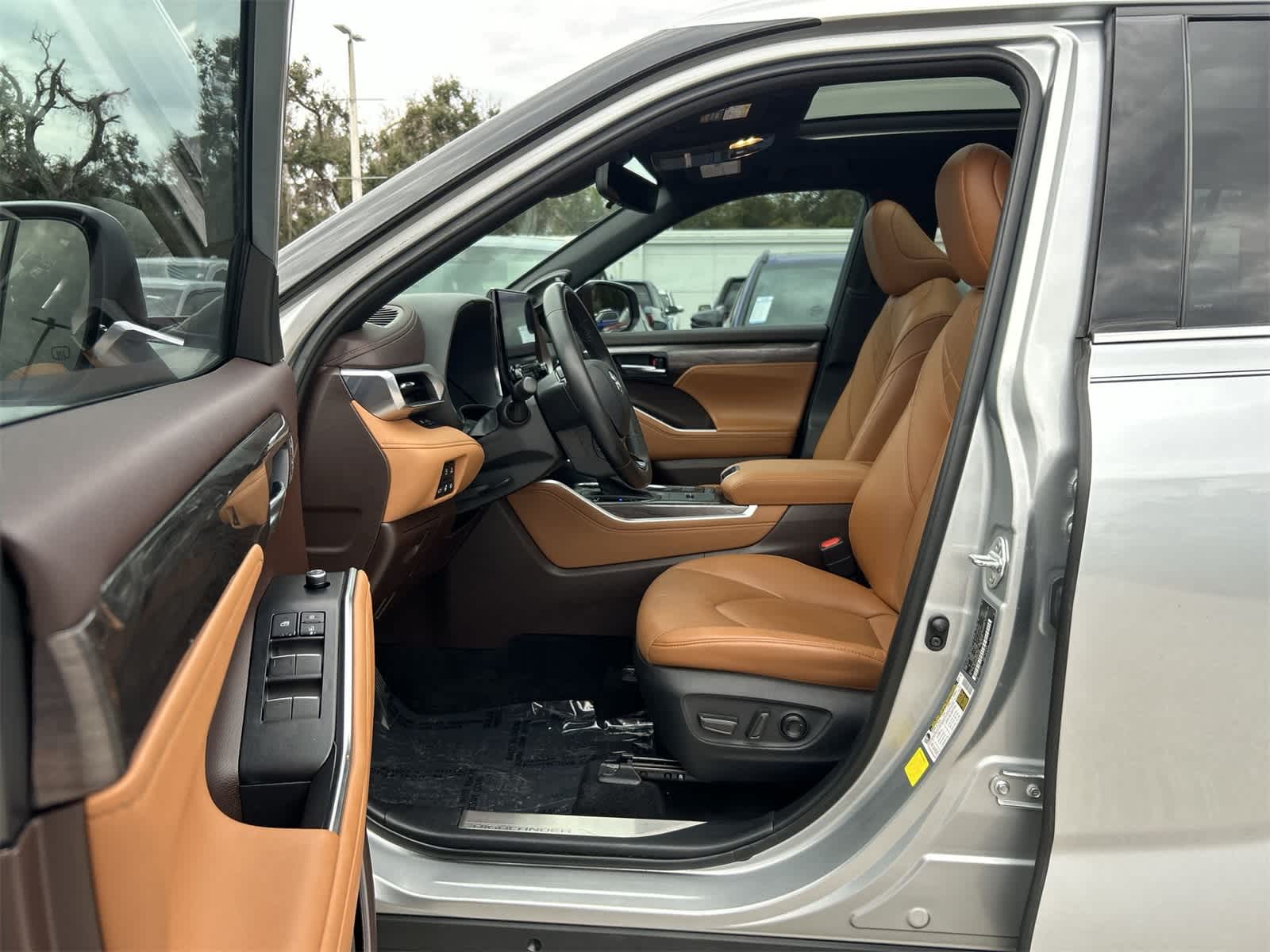 Thumbnail: 2021 Toyota Highlander - 2