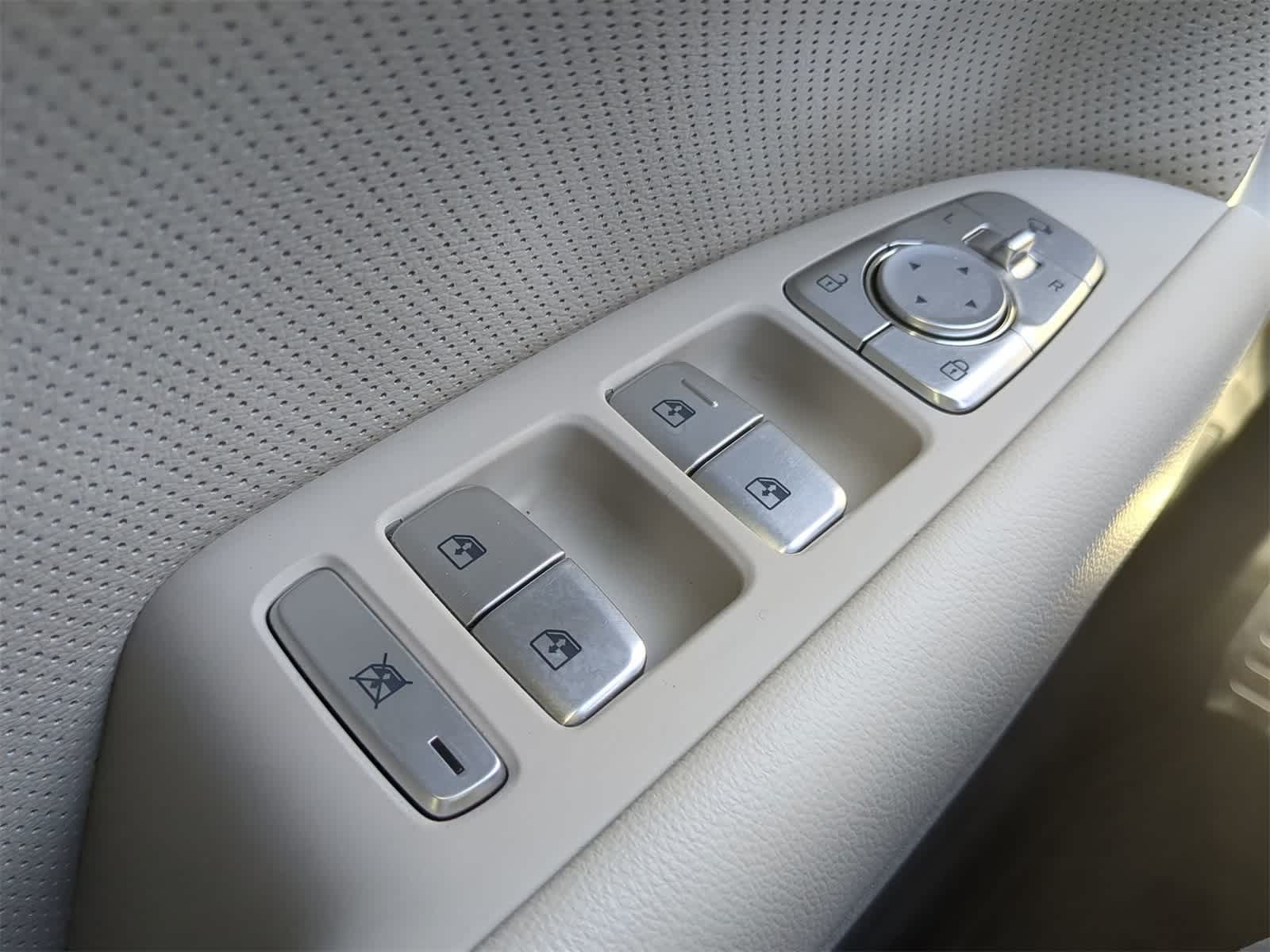 Thumbnail: 2023 Genesis G70 - 23