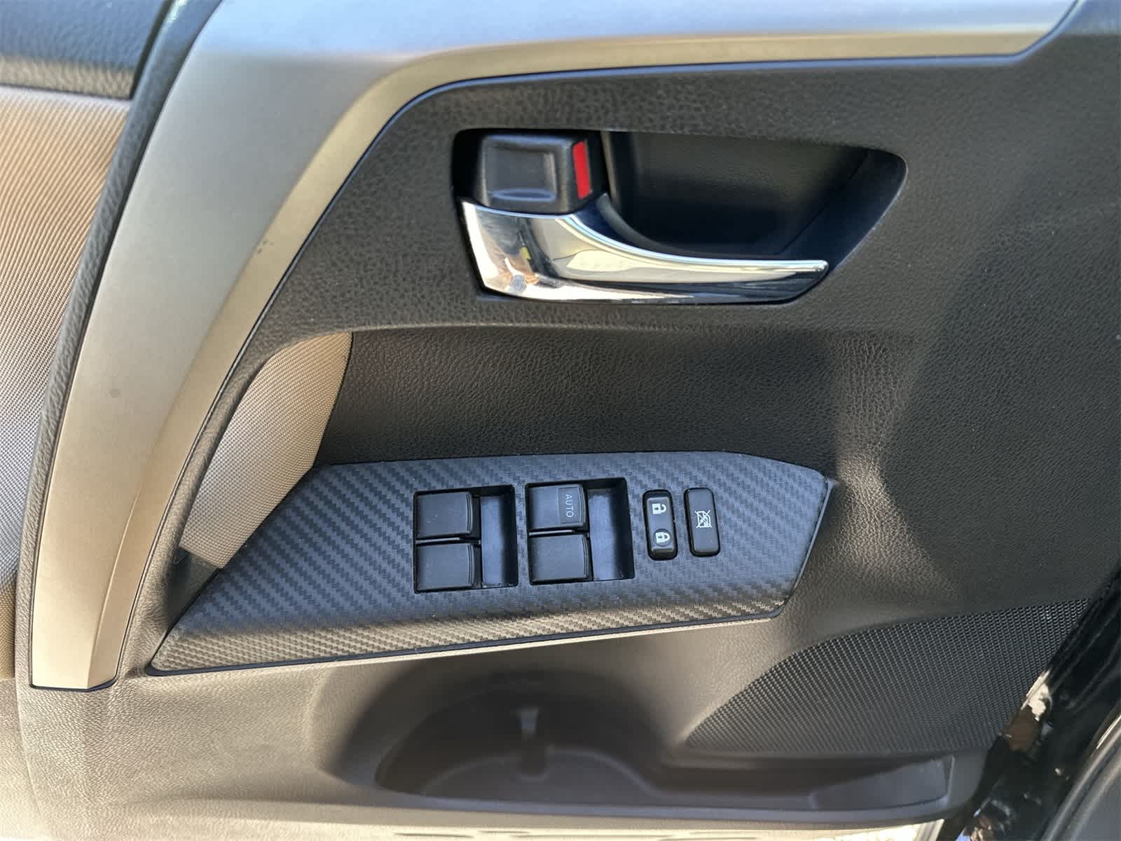 Thumbnail: 2015 Toyota RAV4 - 7