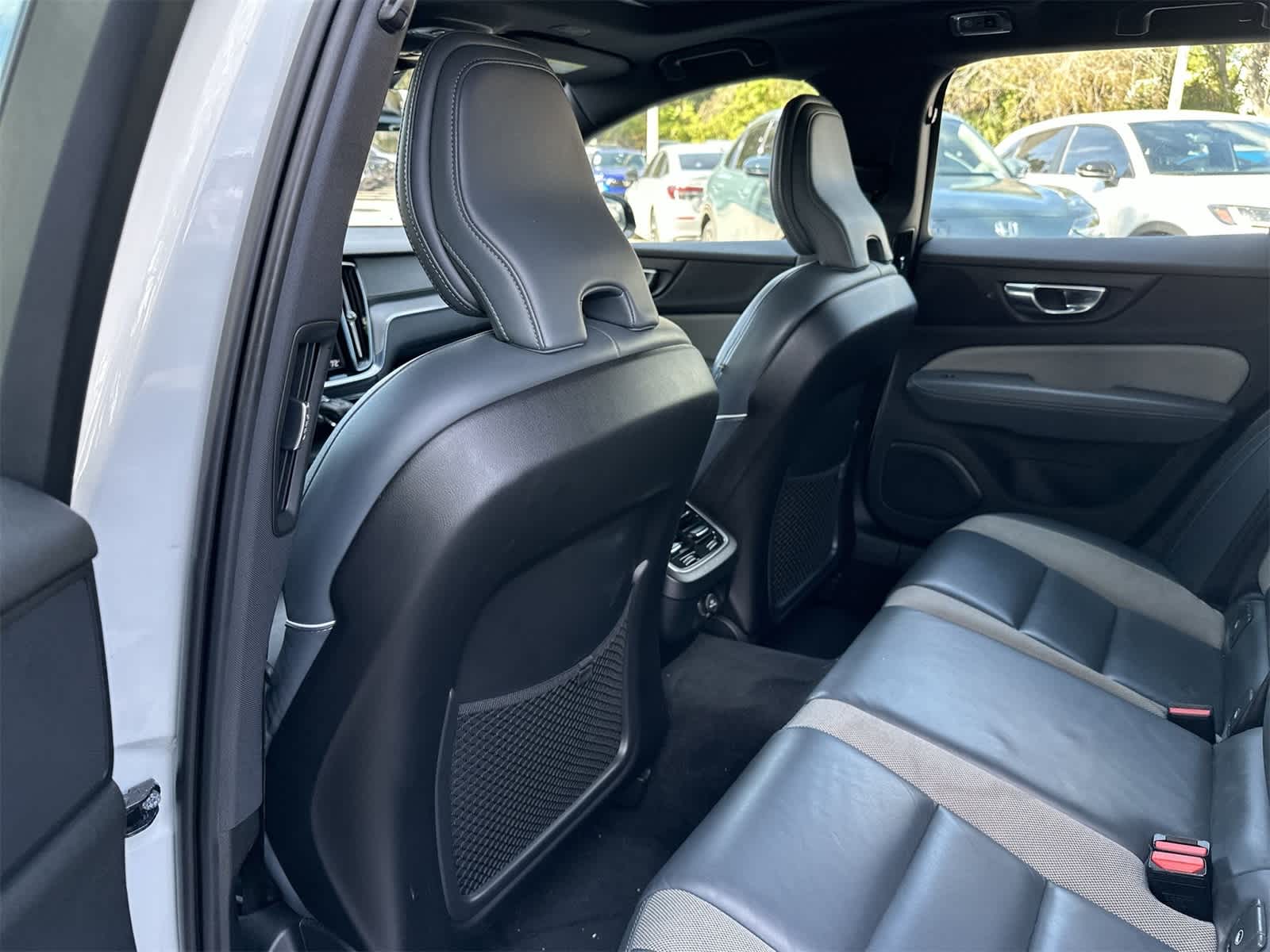 Thumbnail: 2020 Volvo V60 - 12