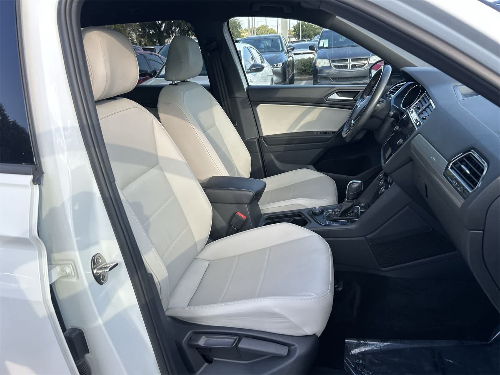 Thumbnail: 2021 Volkswagen Tiguan - 14