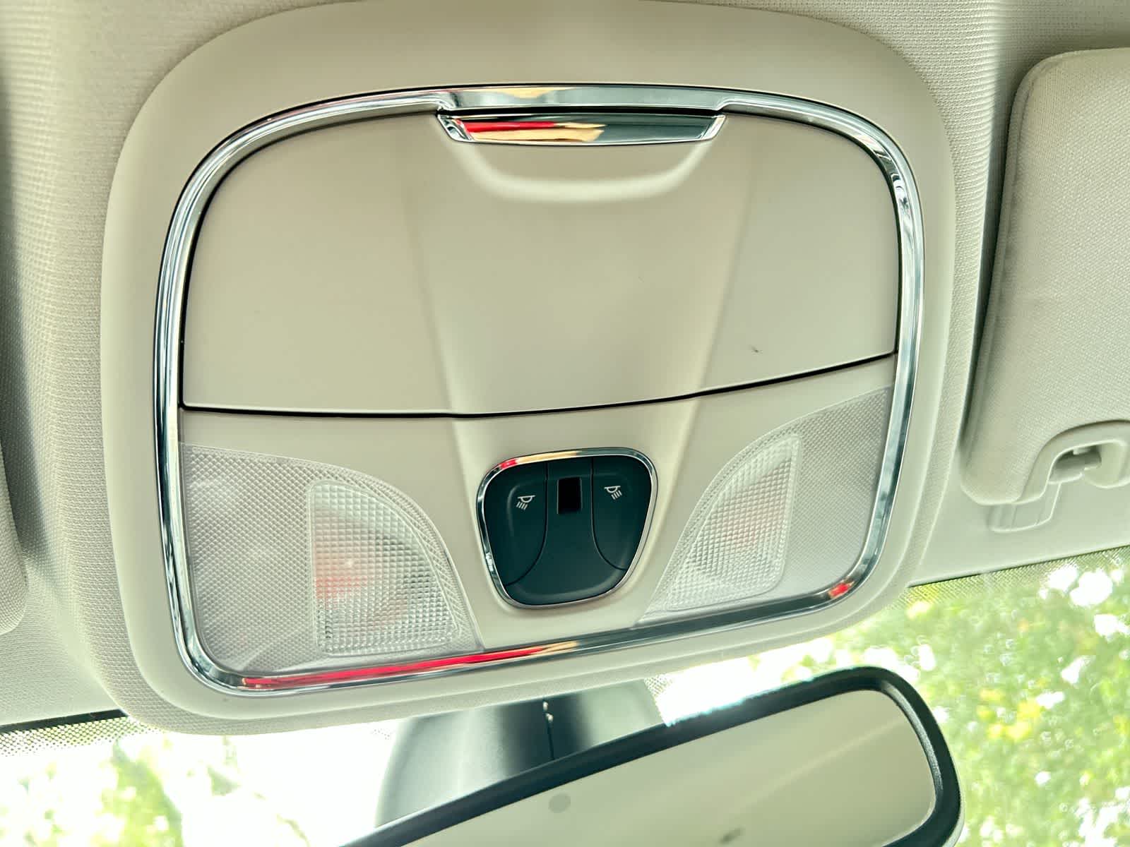 Thumbnail: 2019 Jeep Cherokee - 17
