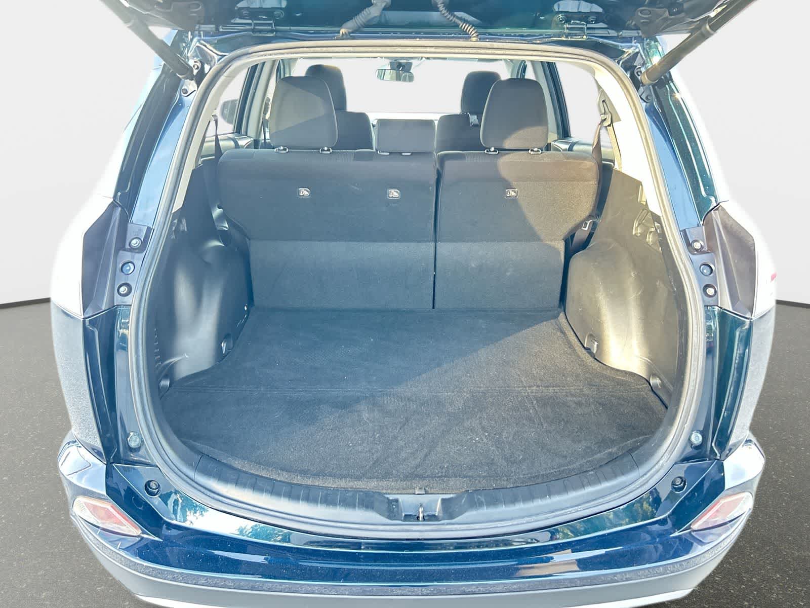 Thumbnail: 2018 Toyota RAV4 - 9
