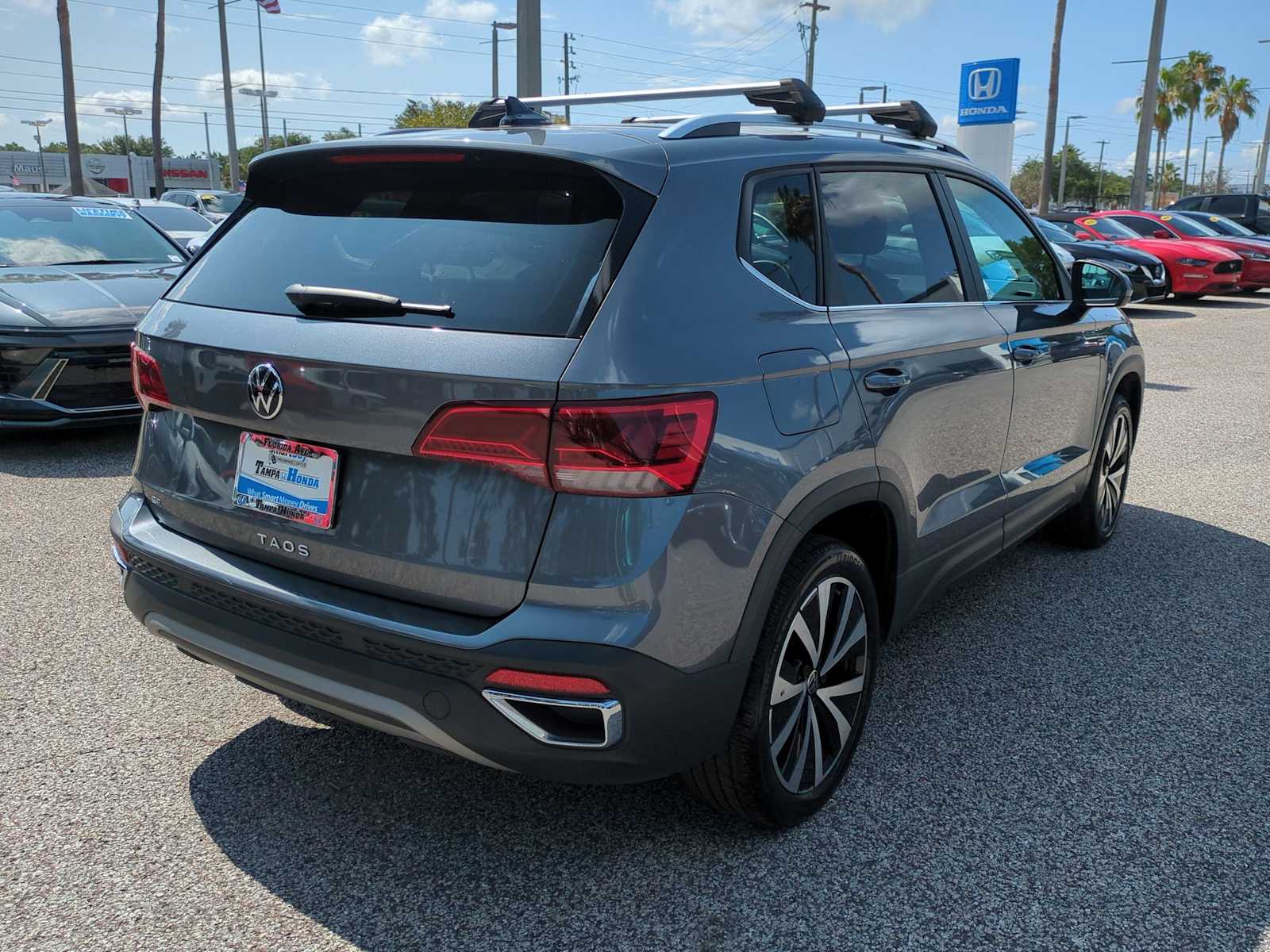 Thumbnail: 2022 Volkswagen Taos - 6