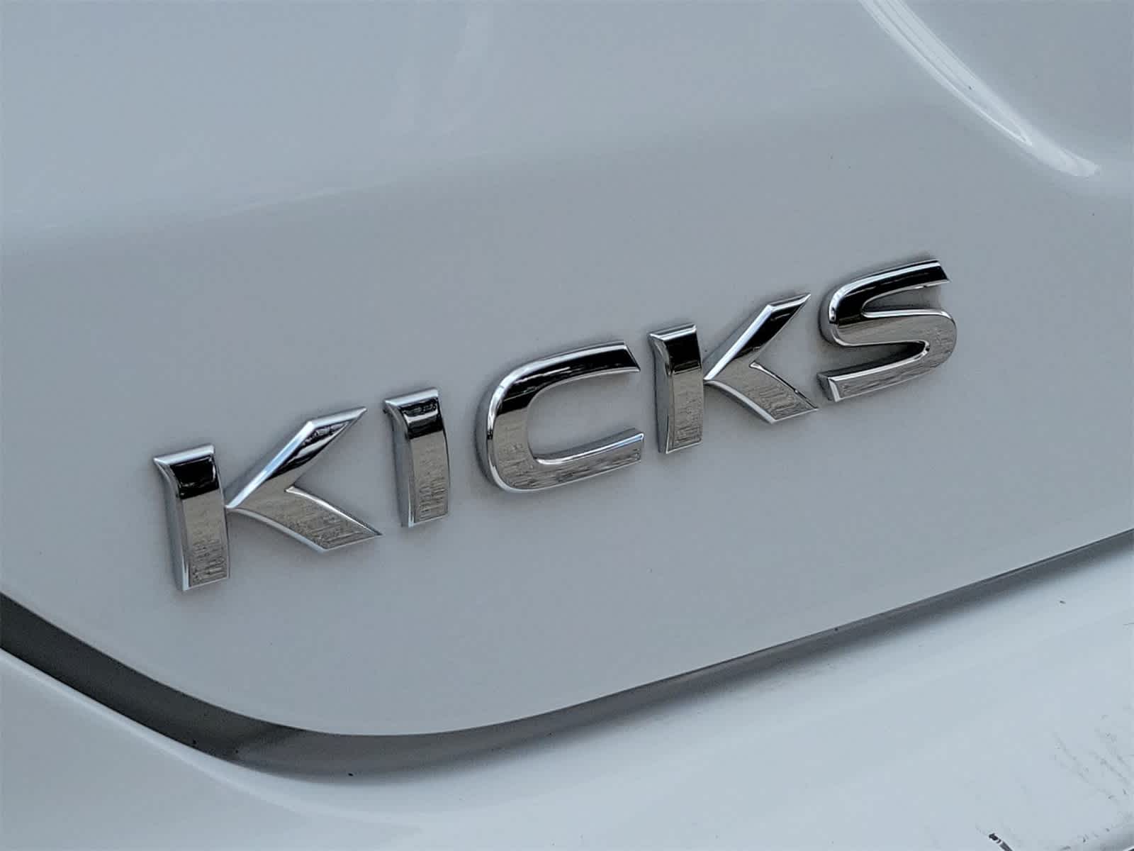 2022 Nissan Kicks S 8