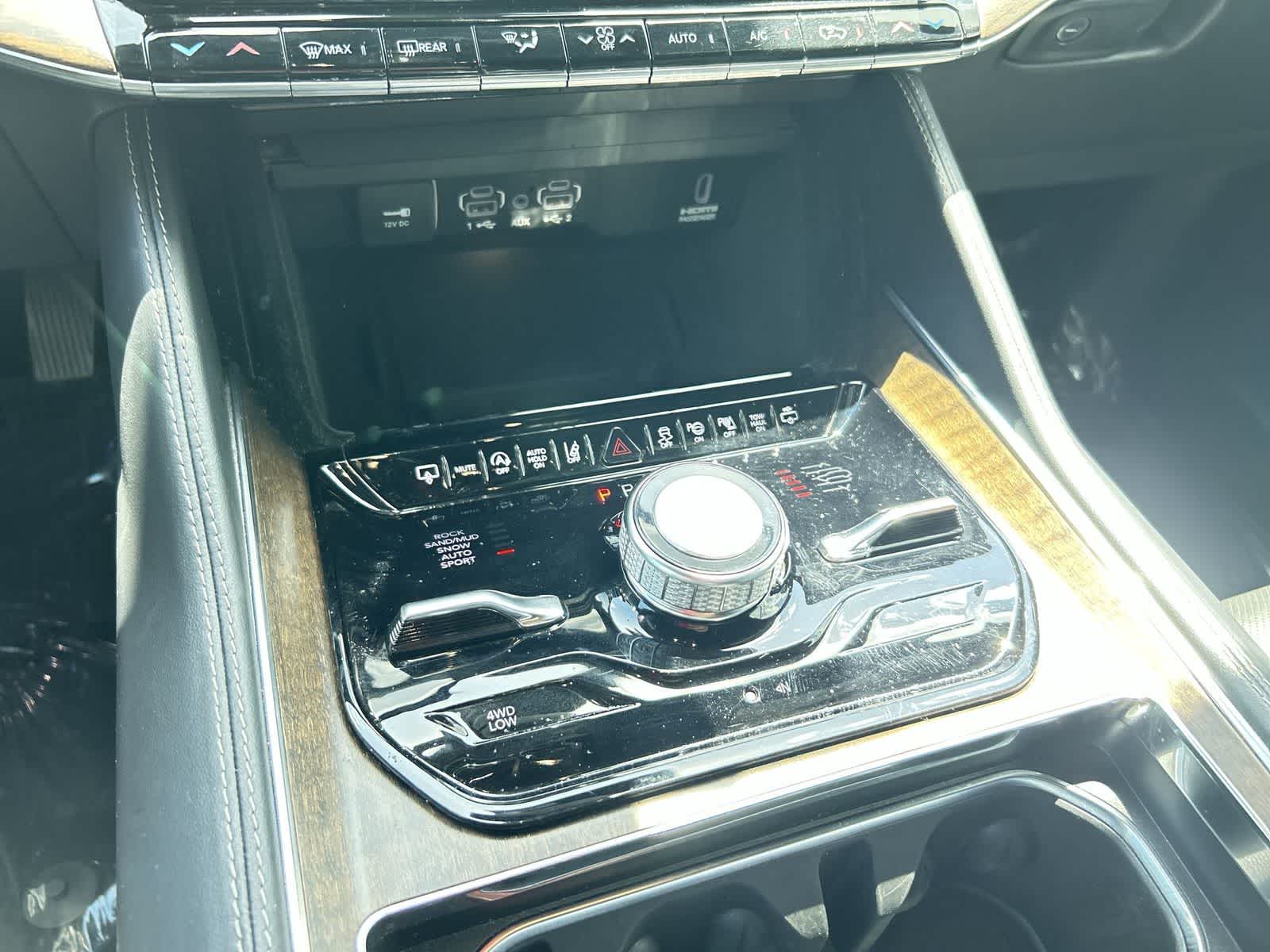 Thumbnail: 2022 Jeep Grand Wagoneer - 18