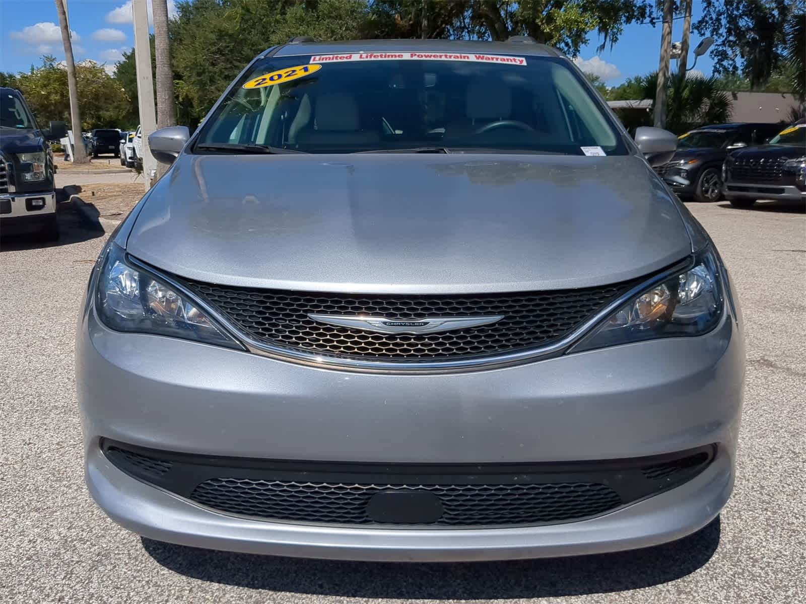 Thumbnail: 2021 Chrysler Voyager - 8