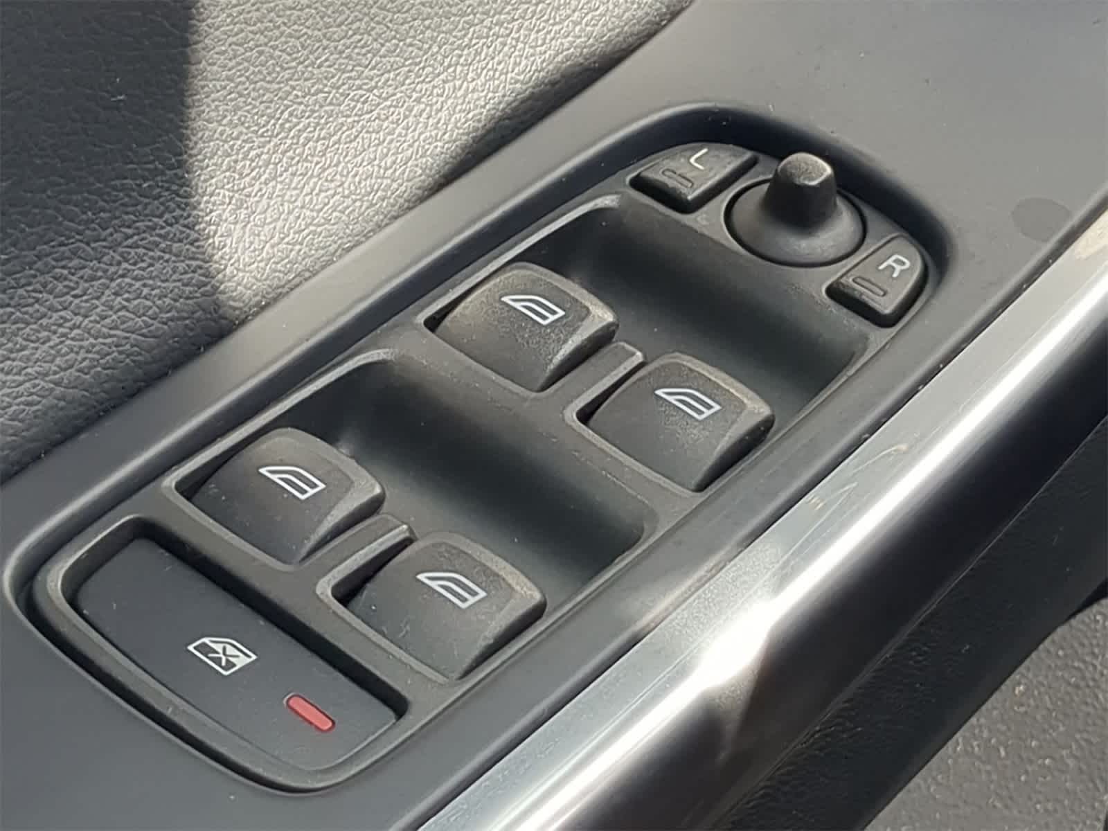 Thumbnail: 2016 Volvo XC60 - 23