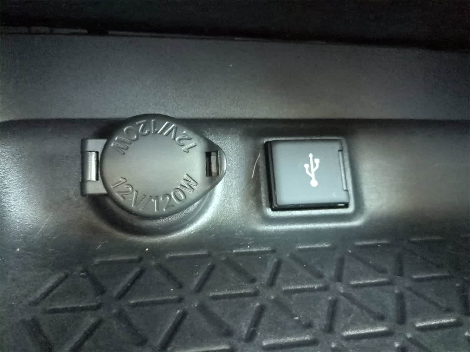 Thumbnail: 2021 Toyota RAV4 - 22