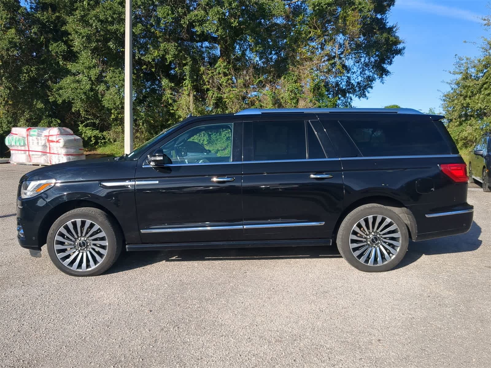 Thumbnail: 2019 Lincoln Navigator L - 3