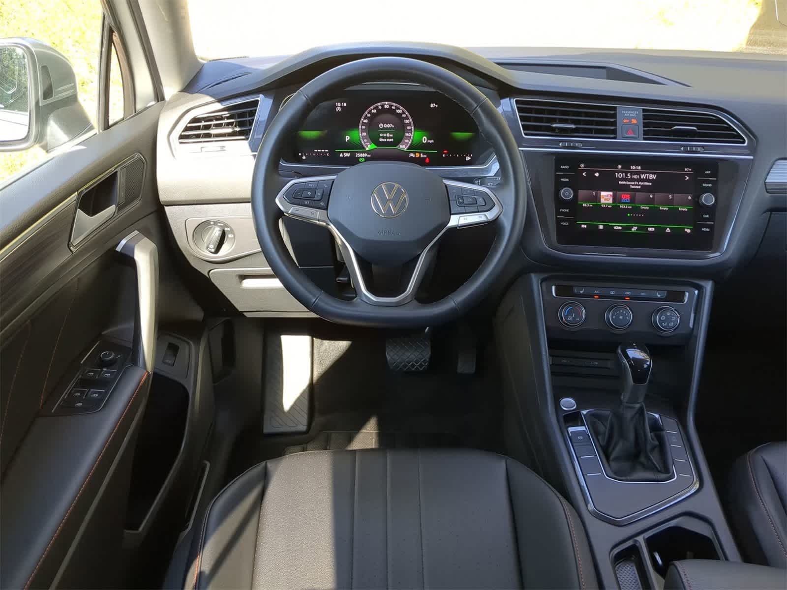 Thumbnail: 2024 Volkswagen Tiguan - 16