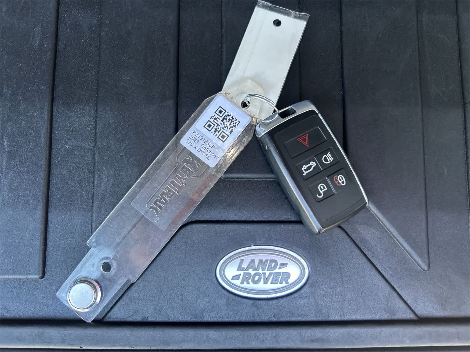 Thumbnail: 2023 Land Rover Defender - 20