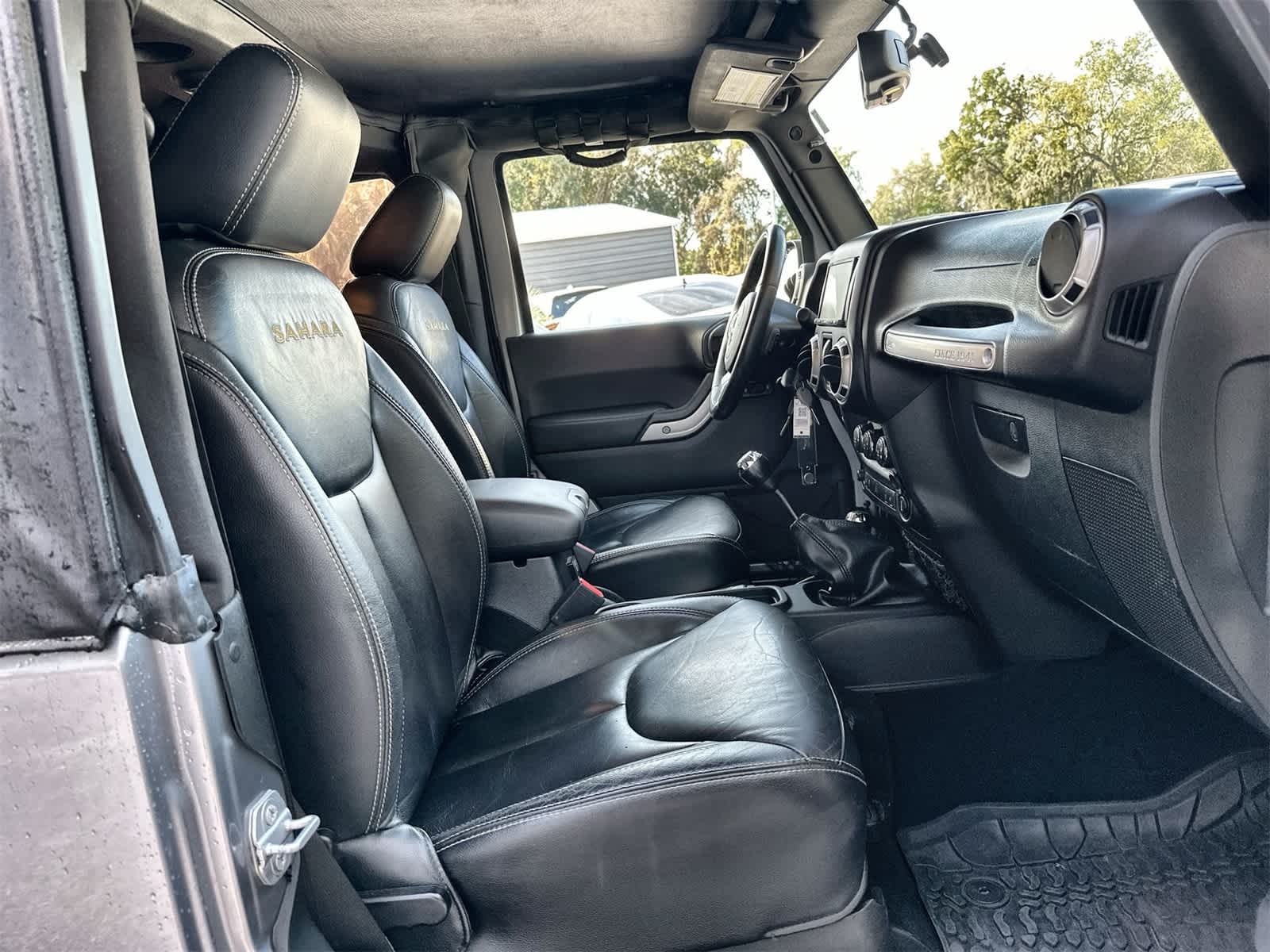 Thumbnail: 2015 Jeep Wrangler - 13