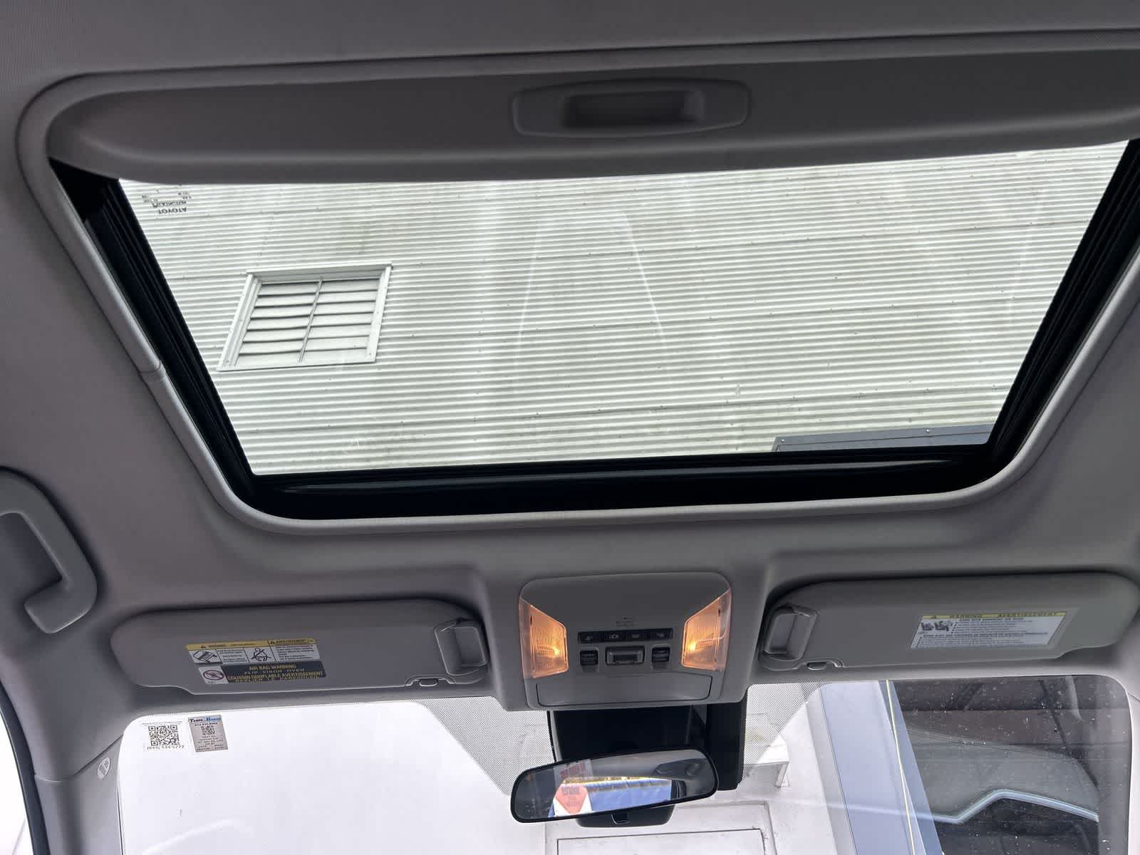 Thumbnail: 2019 Toyota RAV4 - 19