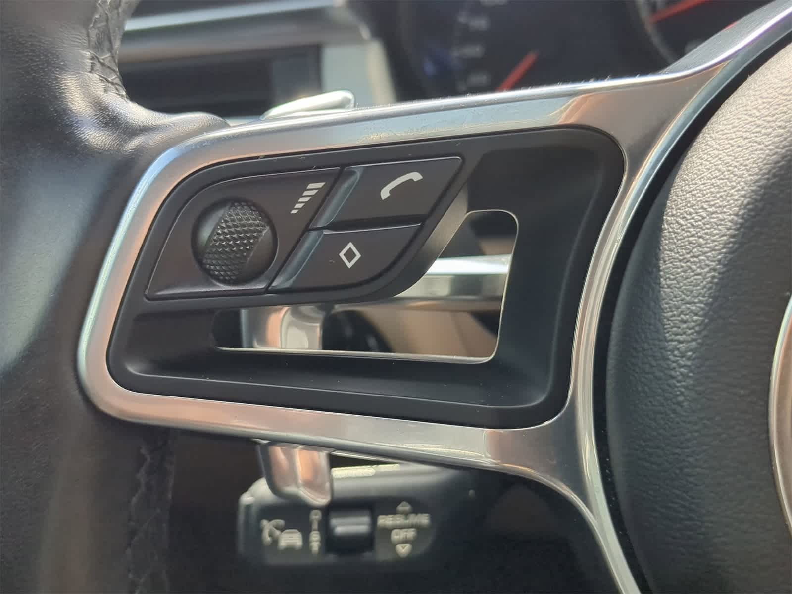 Thumbnail: 2020 Porsche Macan - 24