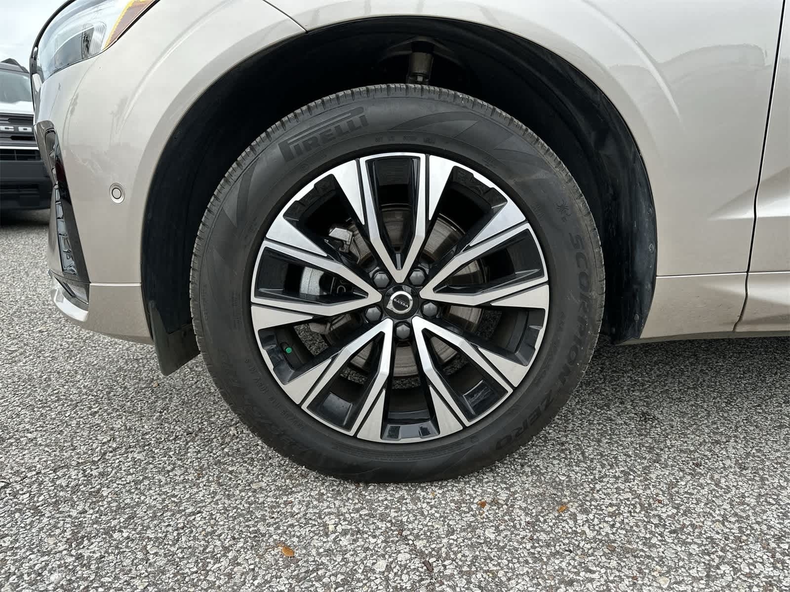 Thumbnail: 2025 Volvo XC60 - 11