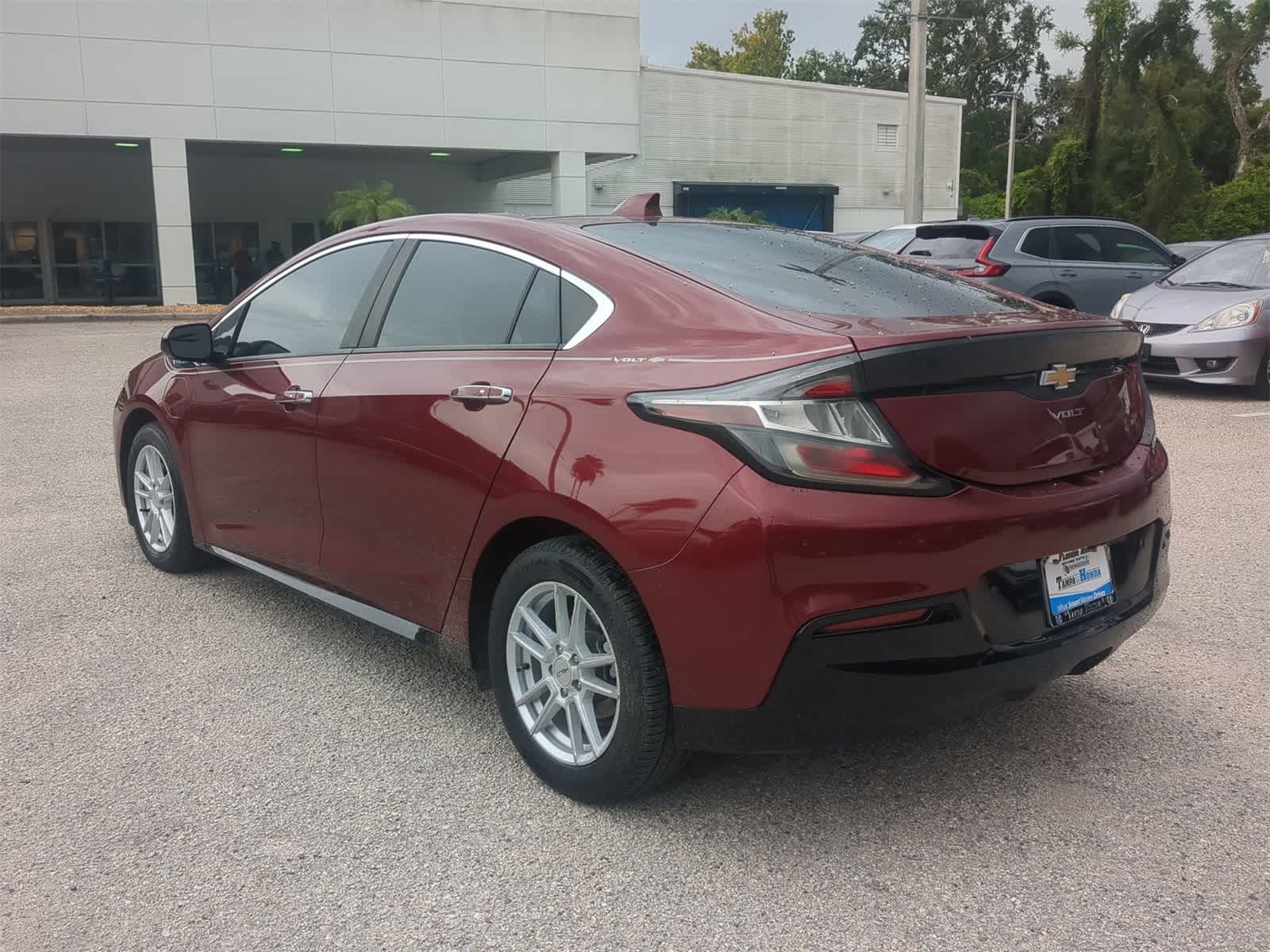 Thumbnail: 2017 Chevrolet Volt - 4