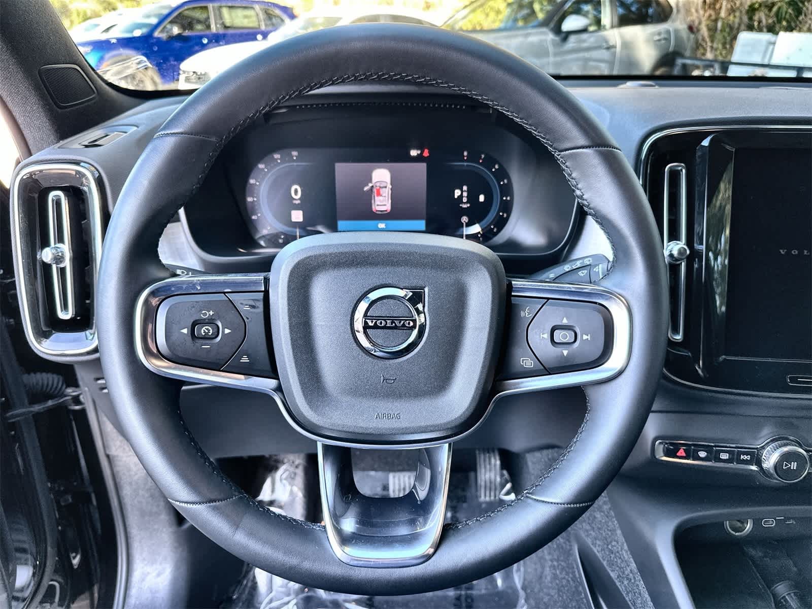 Thumbnail: 2024 Volvo XC40 - 15