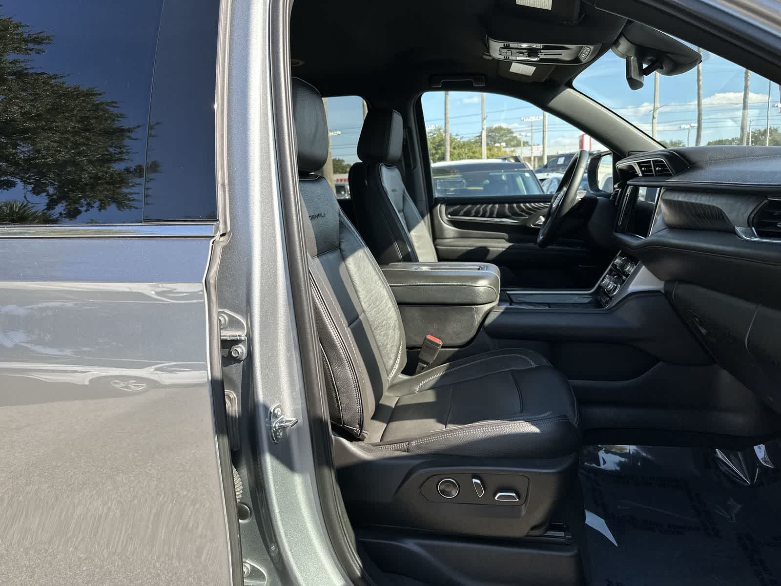 Thumbnail: 2023 GMC Yukon XL - 14