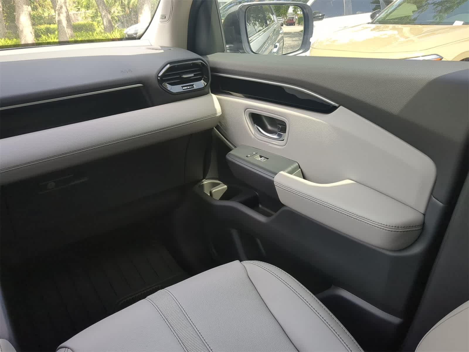 2025 Honda Pilot Touring 16