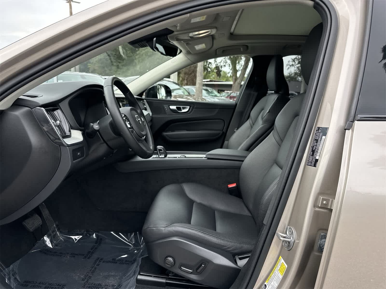 Thumbnail: 2025 Volvo XC60 - 5