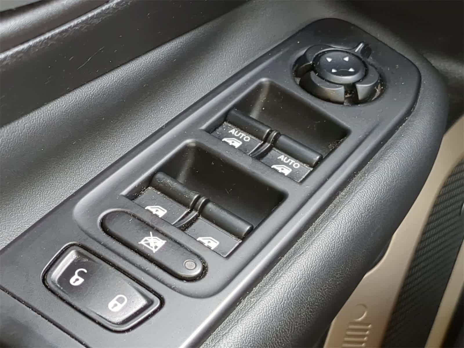 Thumbnail: 2016 Jeep Renegade - 22