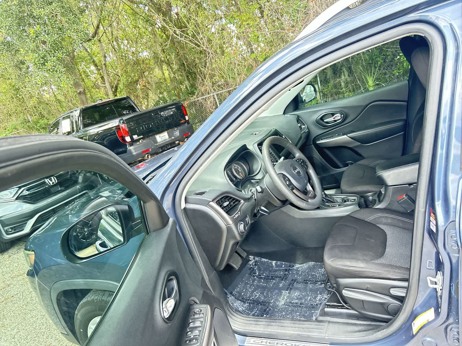 Thumbnail: 2021 Jeep Cherokee - 10