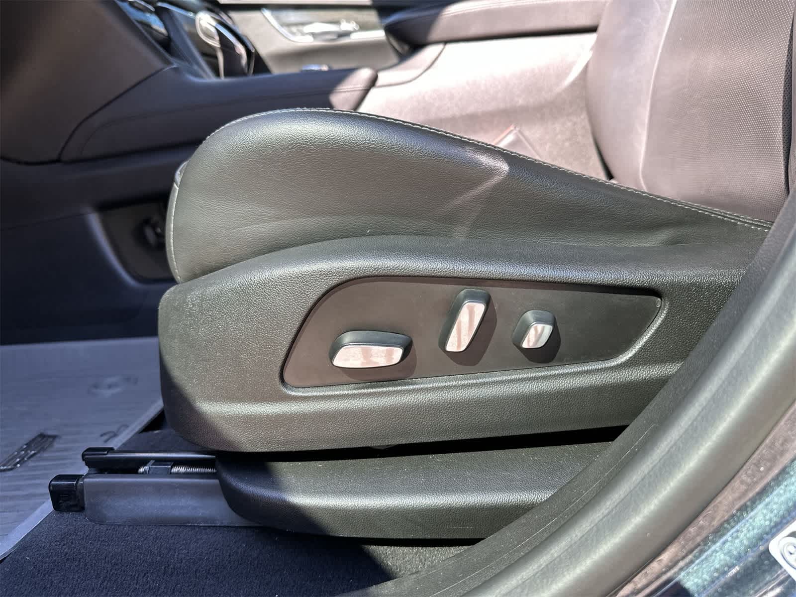 Thumbnail: 2021 Cadillac XT5 - 6