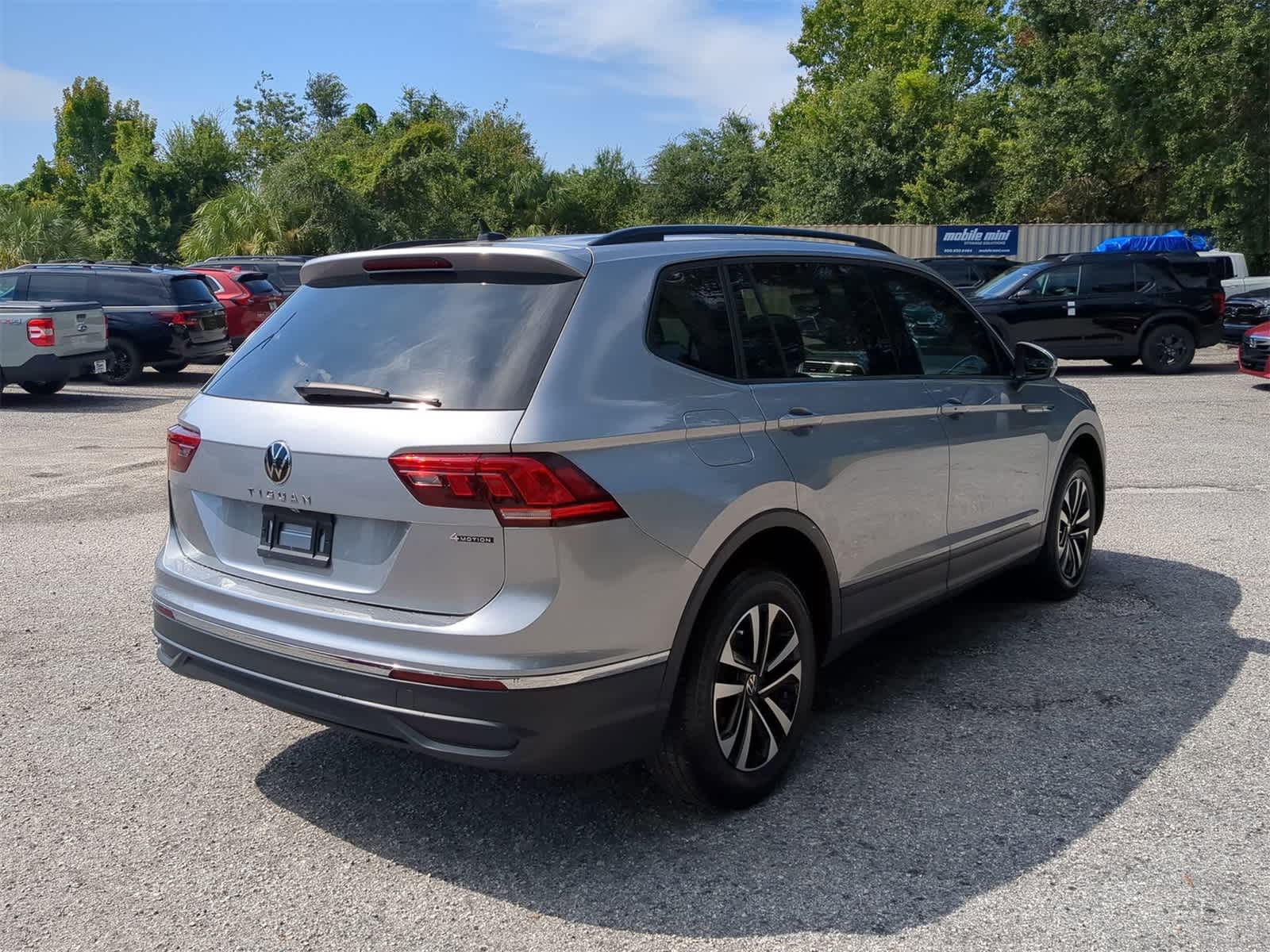 Thumbnail: 2023 Volkswagen Tiguan - 6