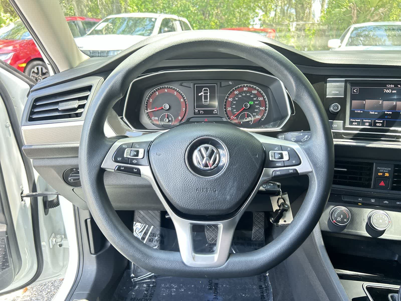 Thumbnail: 2019 Volkswagen Jetta - 16
