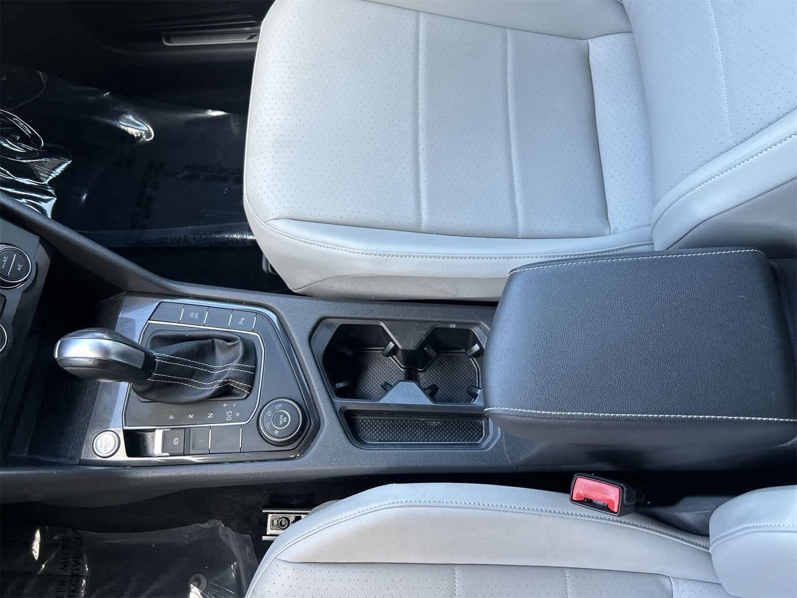 Thumbnail: 2021 Volkswagen Tiguan - 16