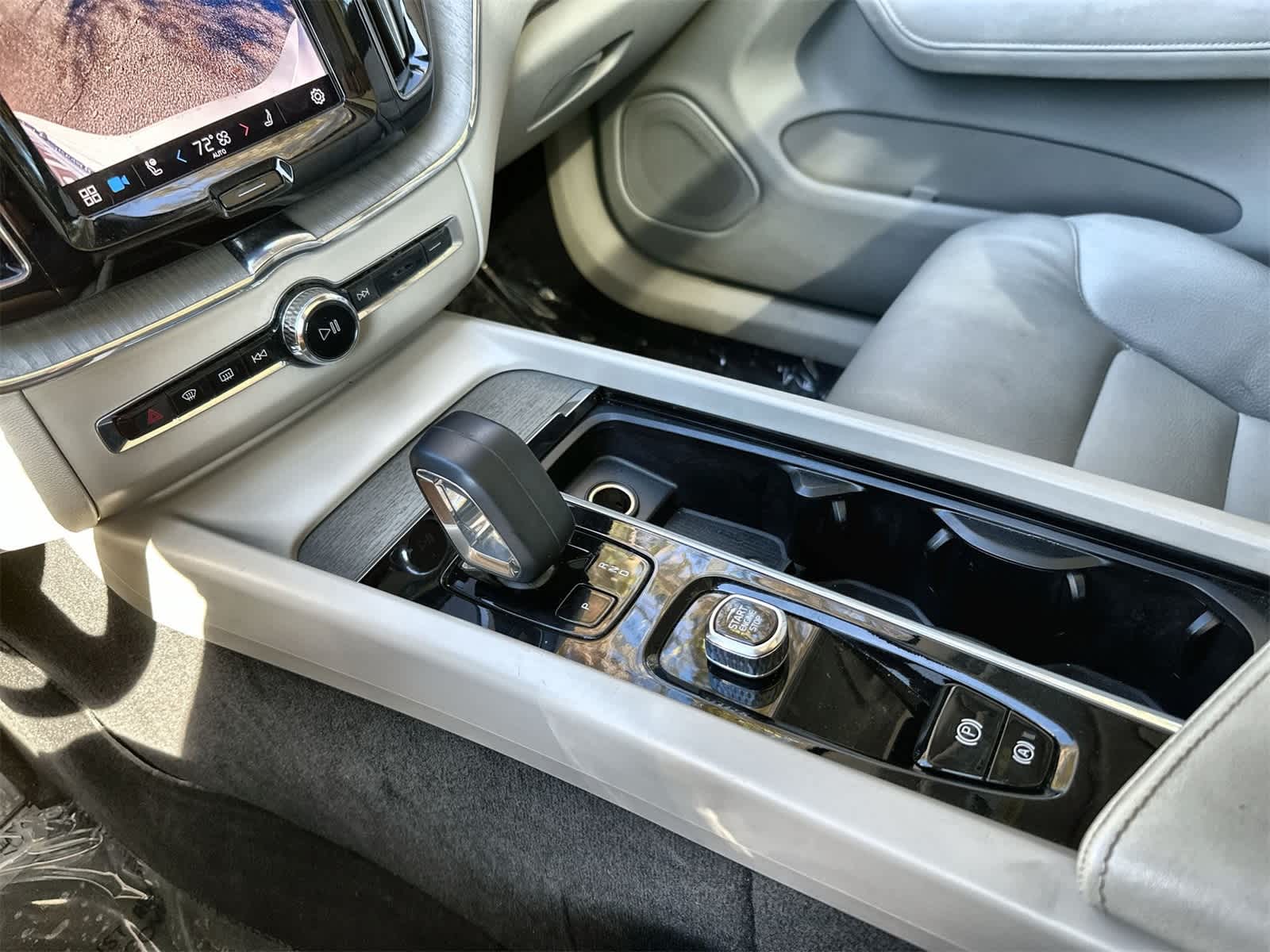 Thumbnail: 2024 Volvo XC60 - 16