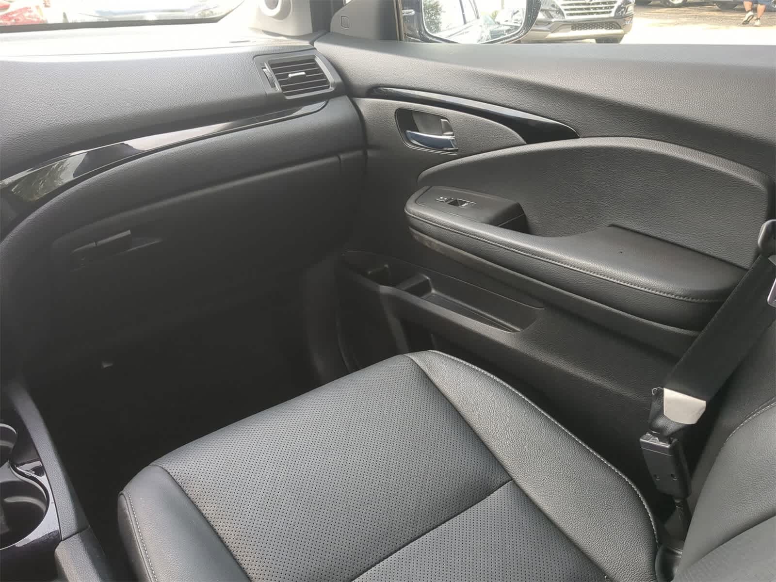 Thumbnail: 2019 Honda Pilot - 16