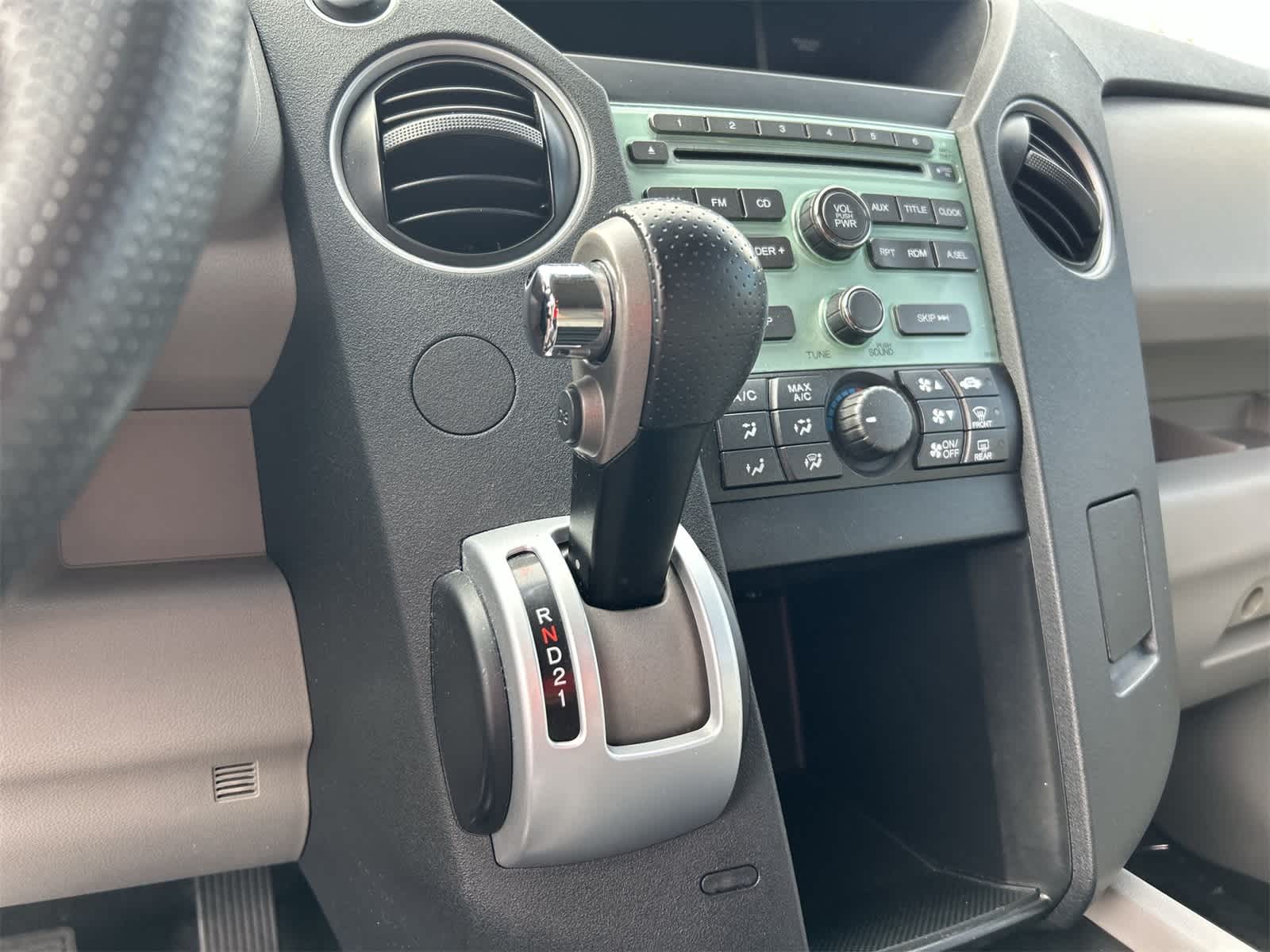 Thumbnail: 2011 Honda Pilot - 17