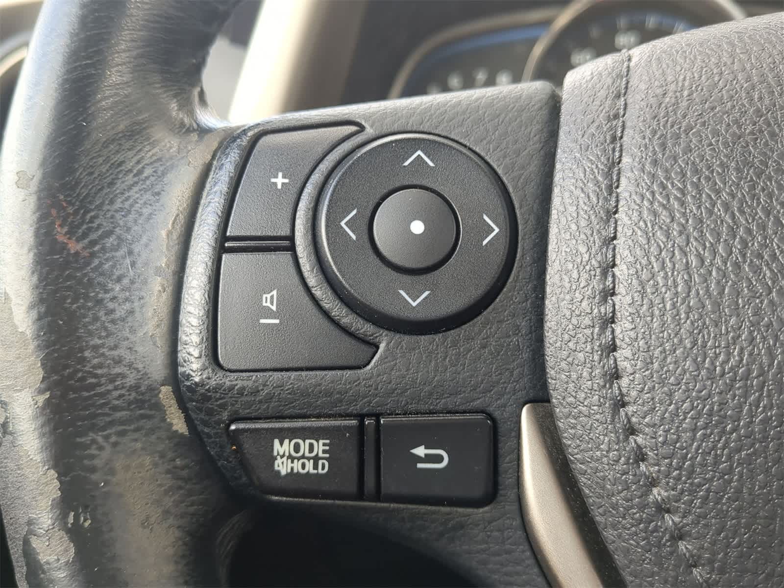 Thumbnail: 2015 Toyota RAV4 - 23