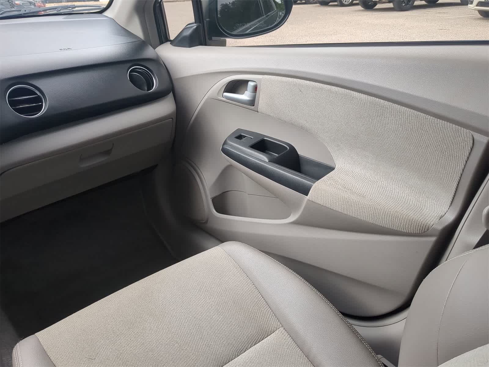 Thumbnail: 2014 Honda Insight - 16